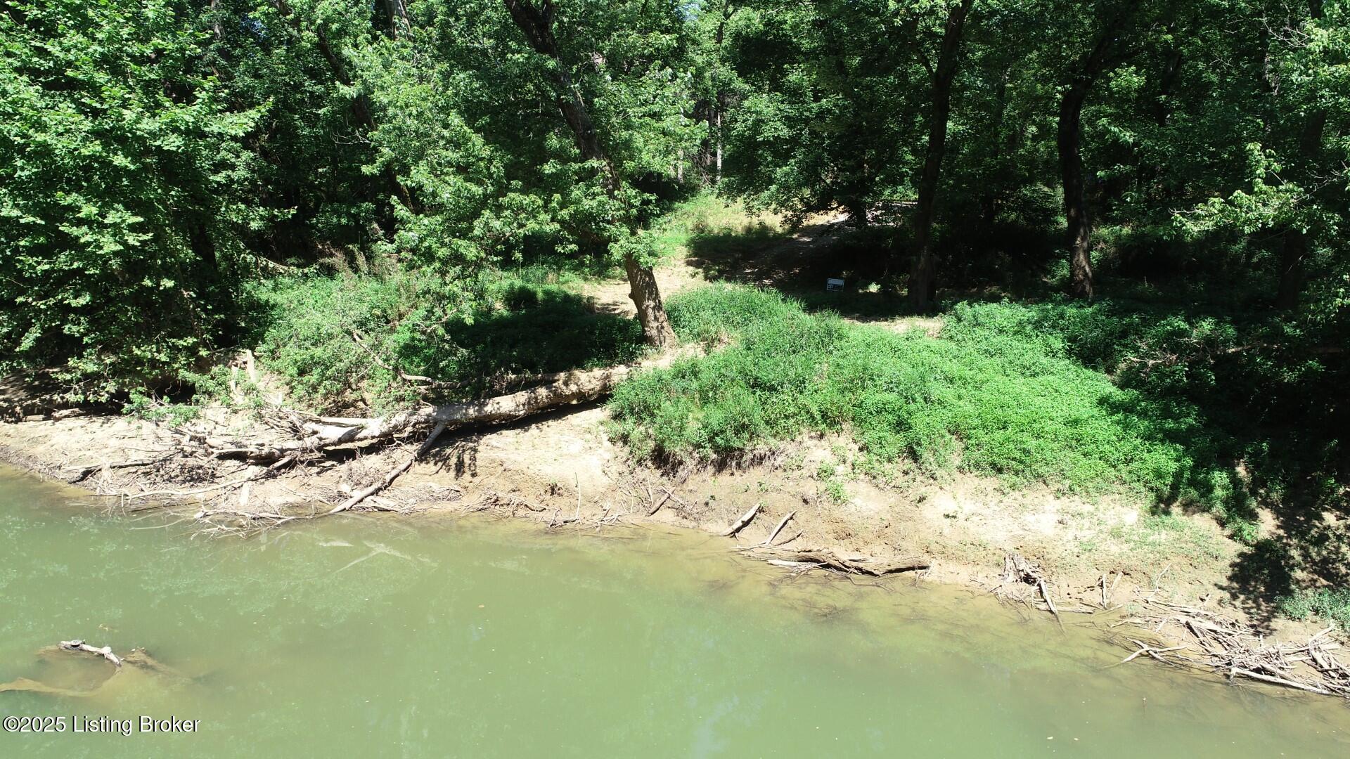 880 Round Bottom Rd Property Photo 3