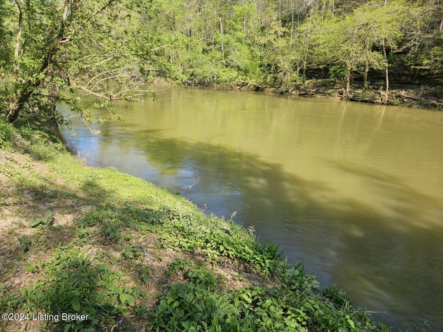 880 Round Bottom Rd Property Photo 4