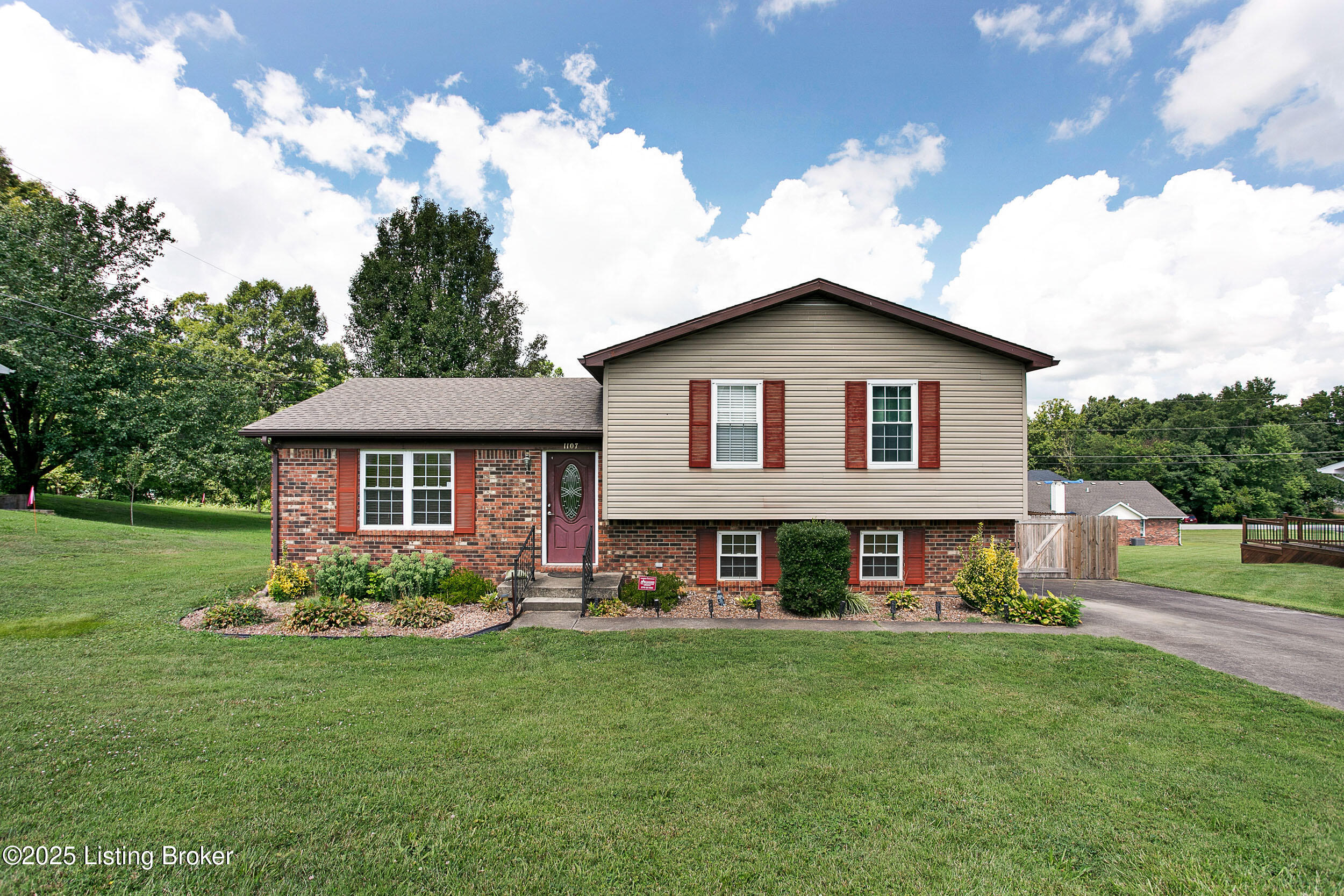 1107 Deshea Dr Property Photo 1