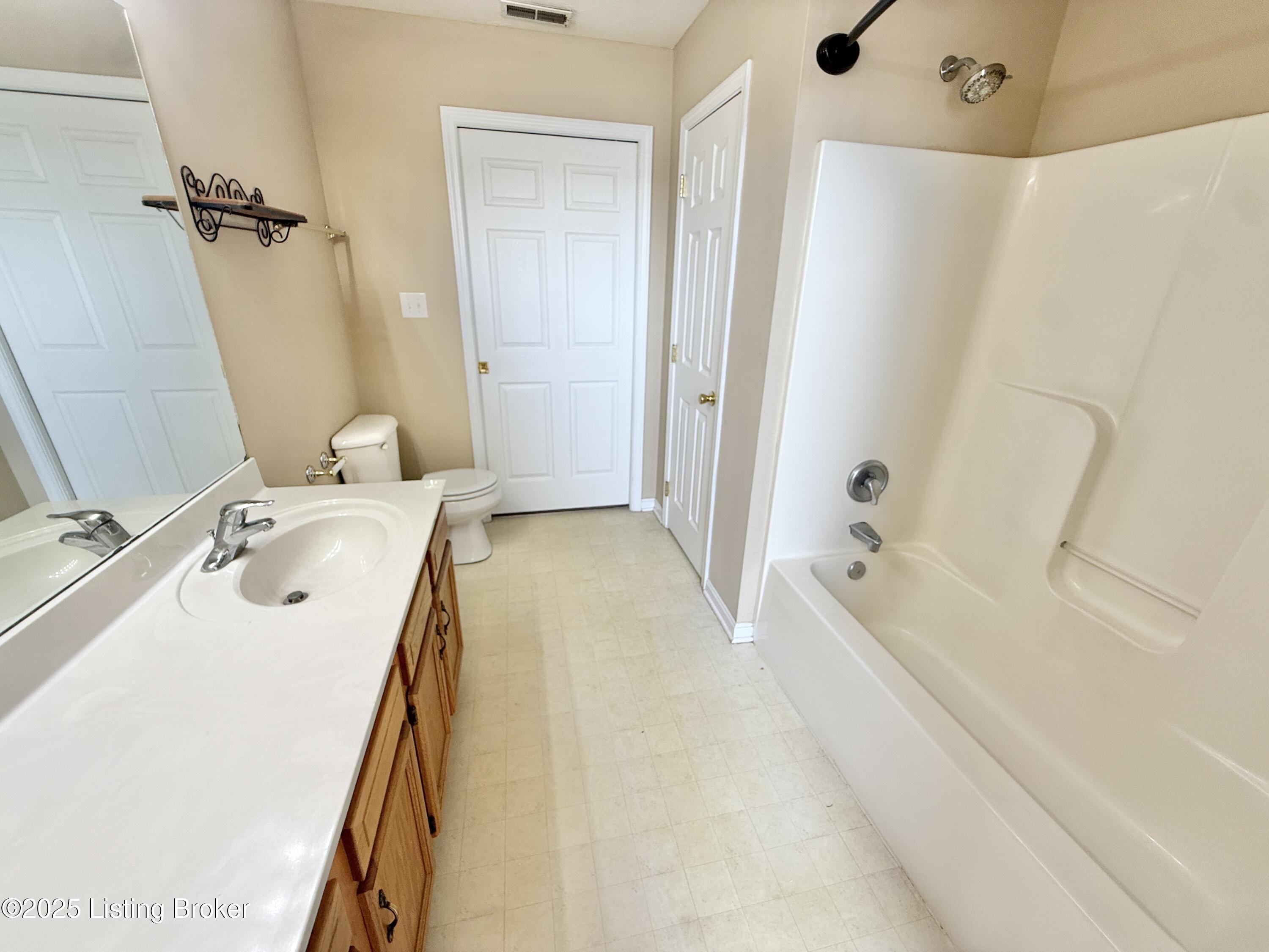 120 Woodlake Ct Property Photo 15