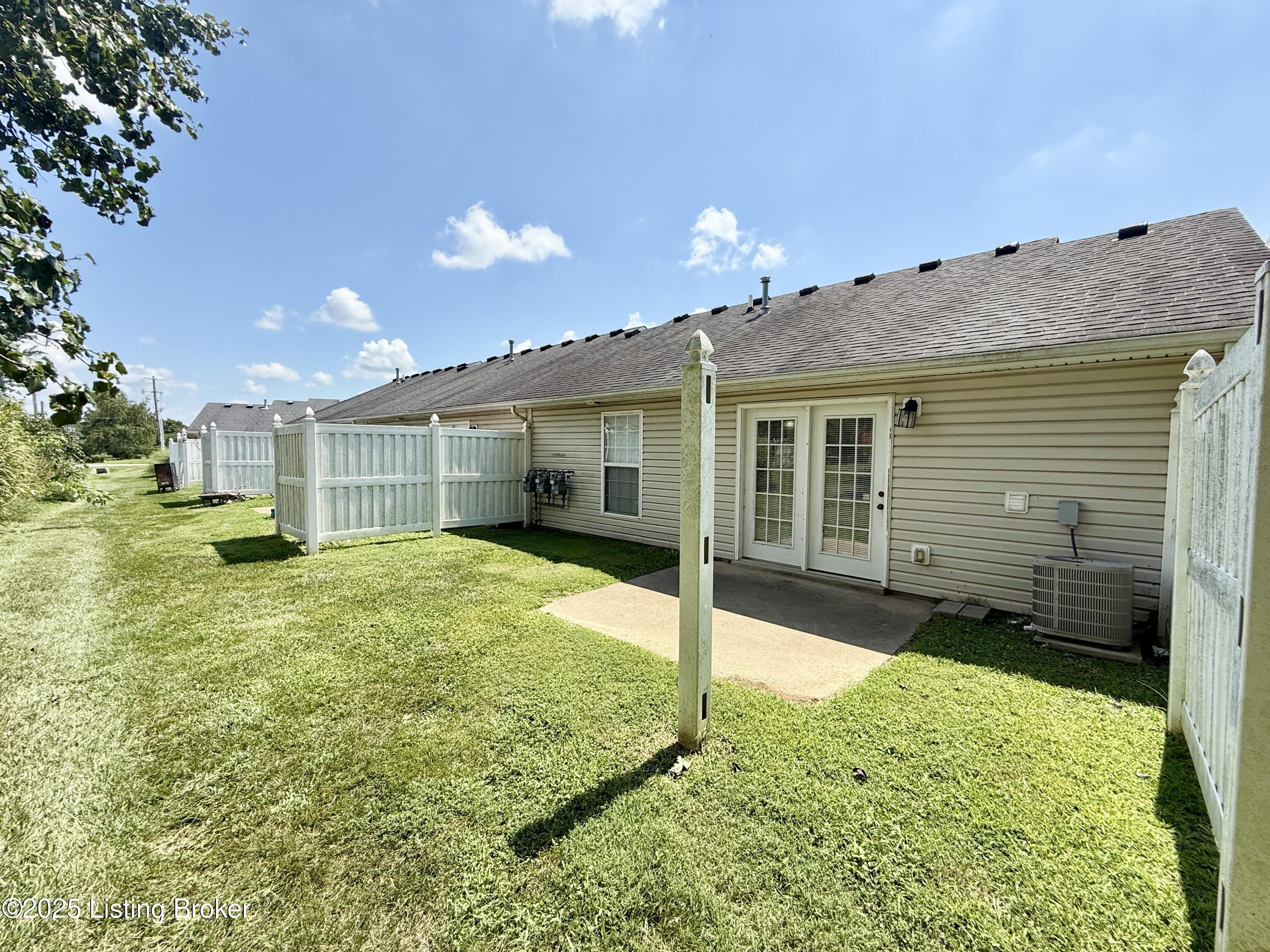 120 Woodlake Ct Property Photo 18