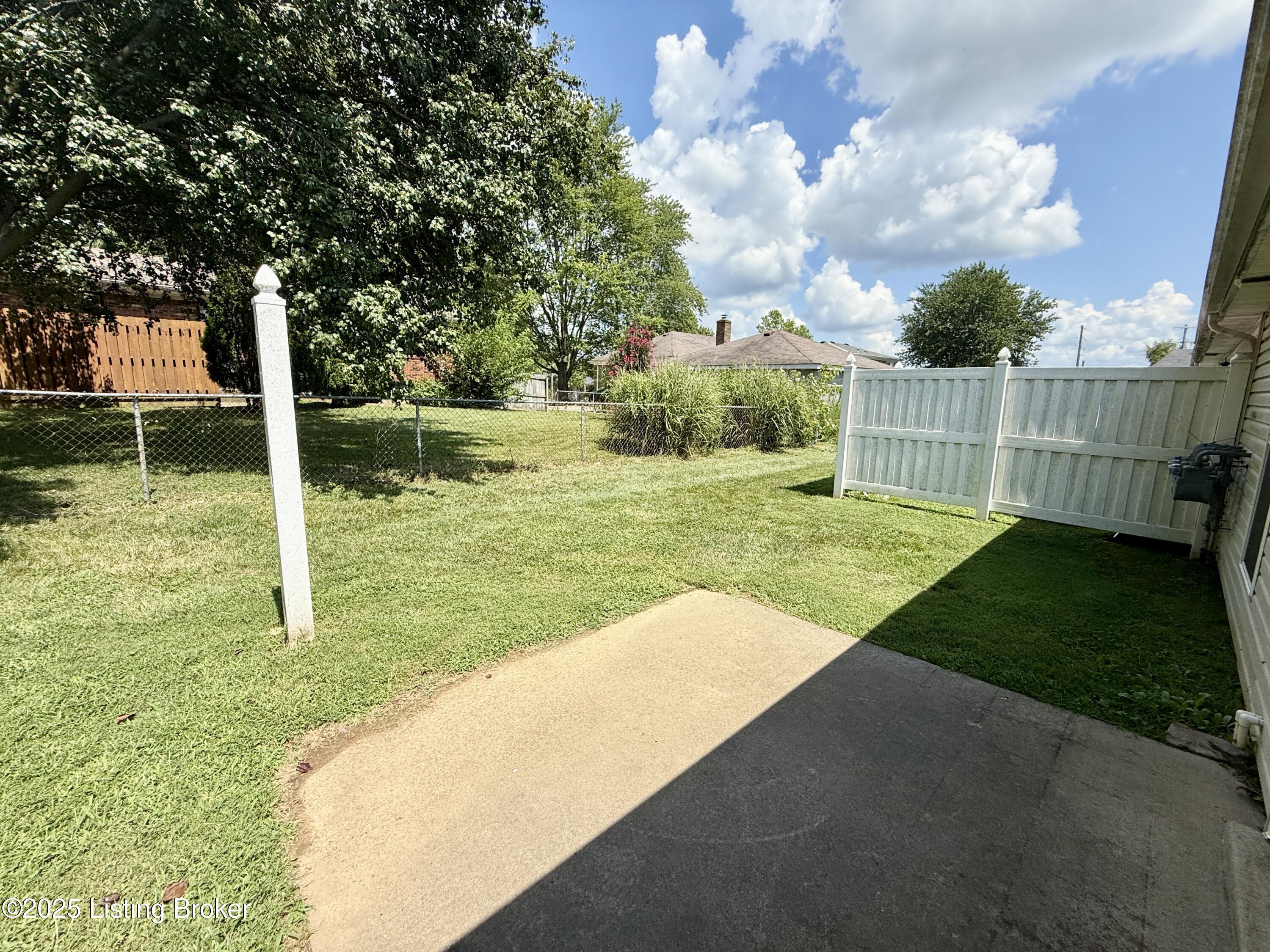 120 Woodlake Ct Property Photo 19