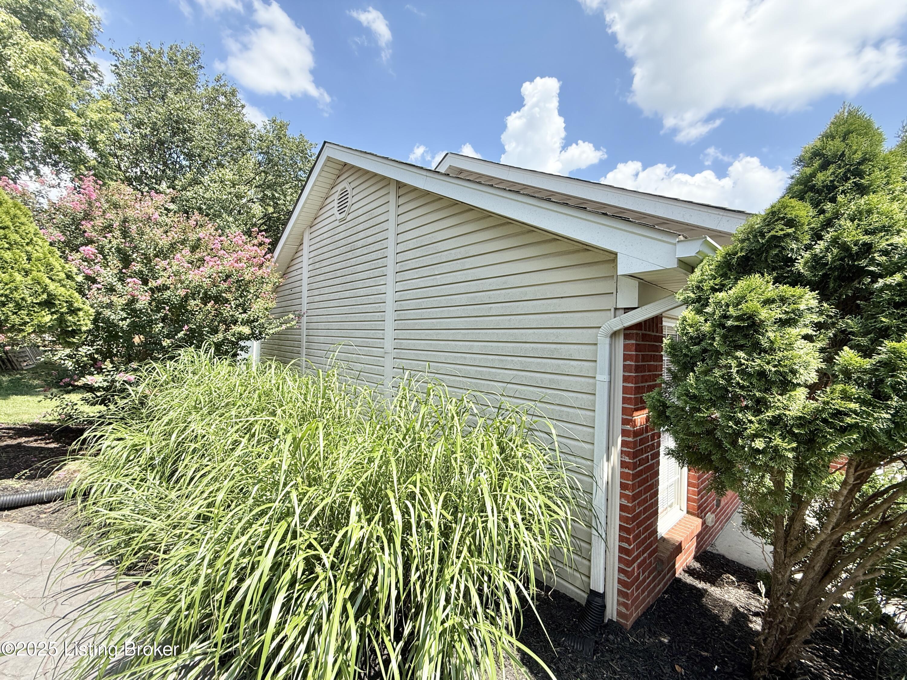 120 Woodlake Ct Property Photo 20