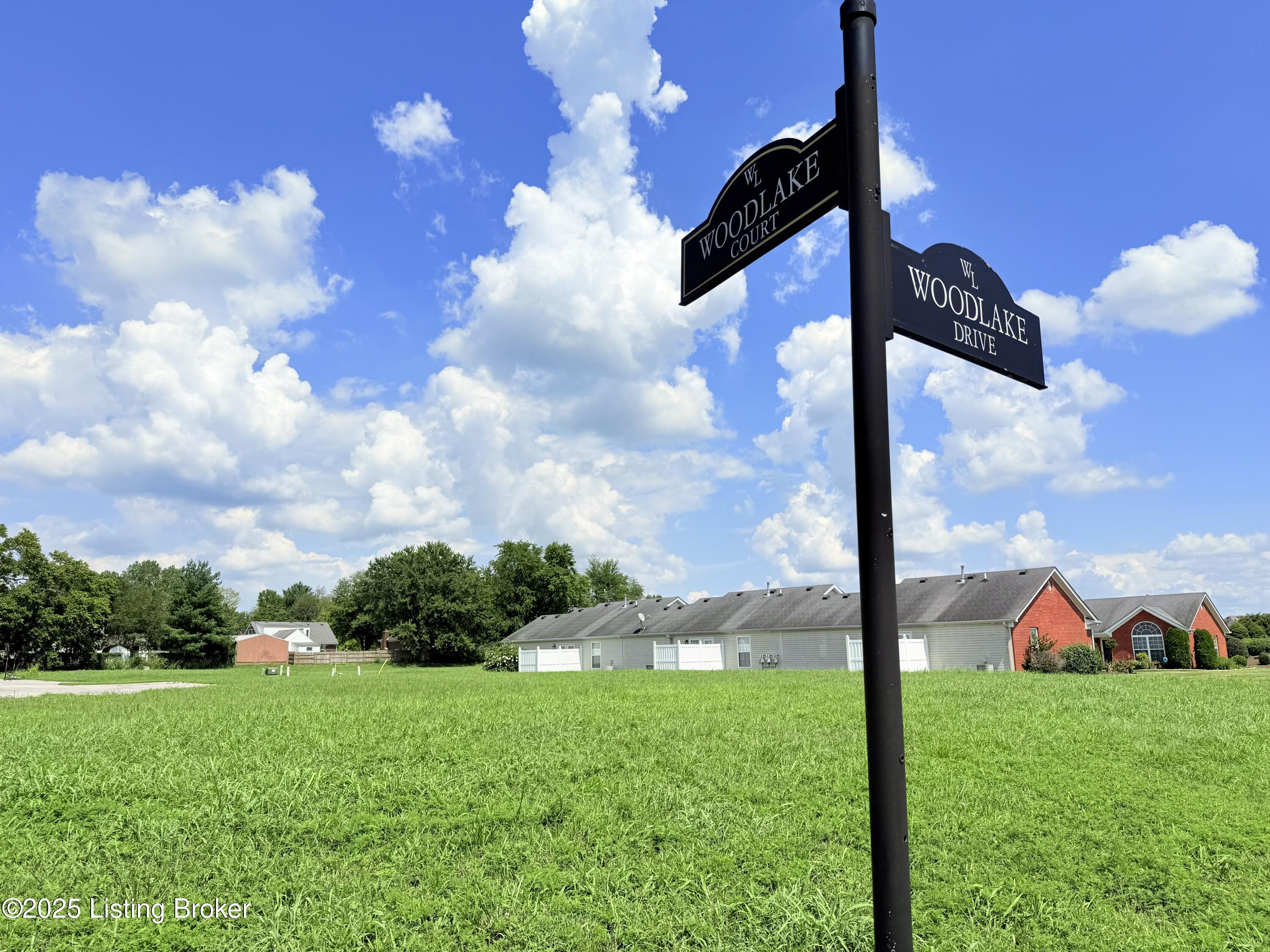 120 Woodlake Ct Property Photo 32