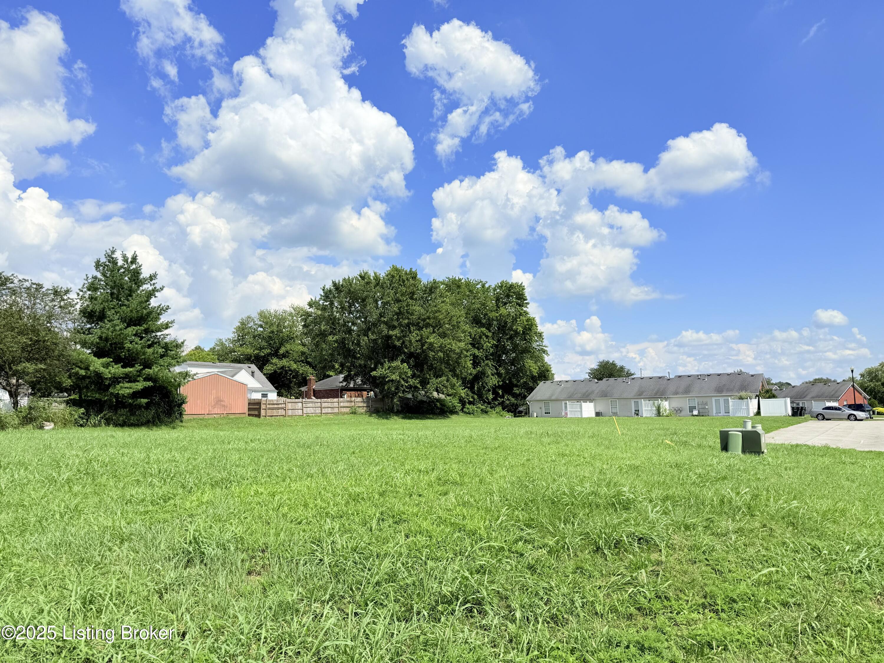120 Woodlake Ct Property Photo 33