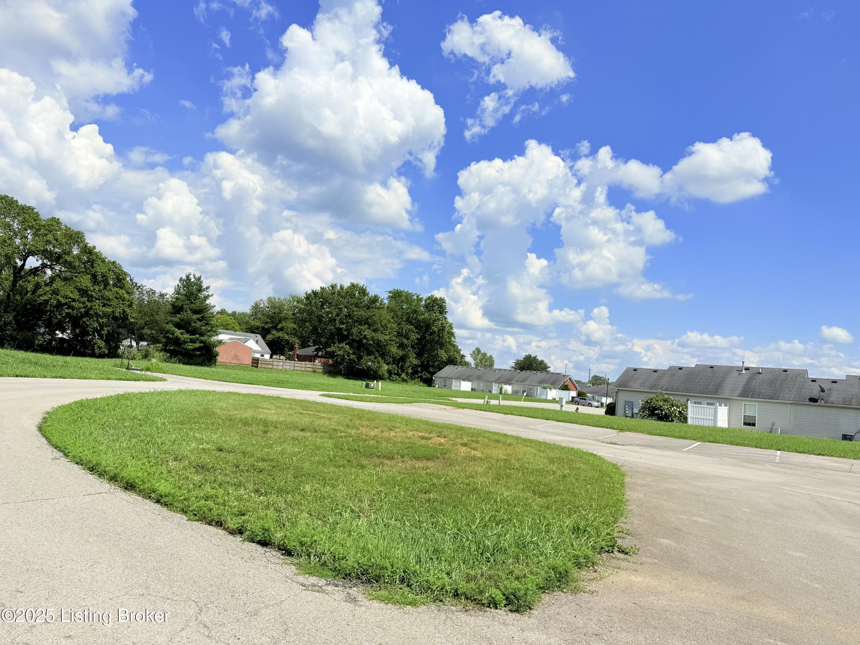 120 Woodlake Ct Property Photo 37