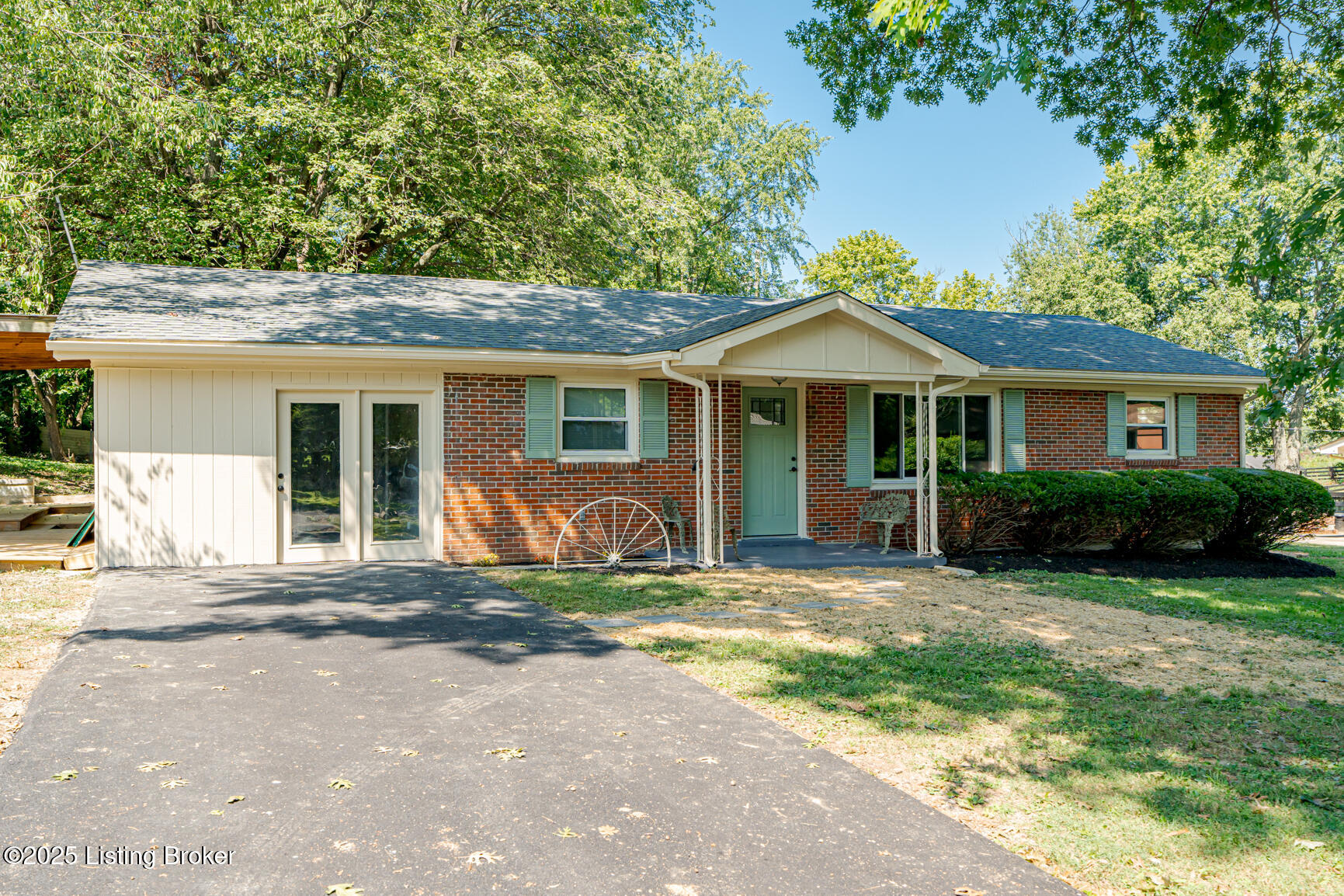 255 Doctors Dr Property Photo 1