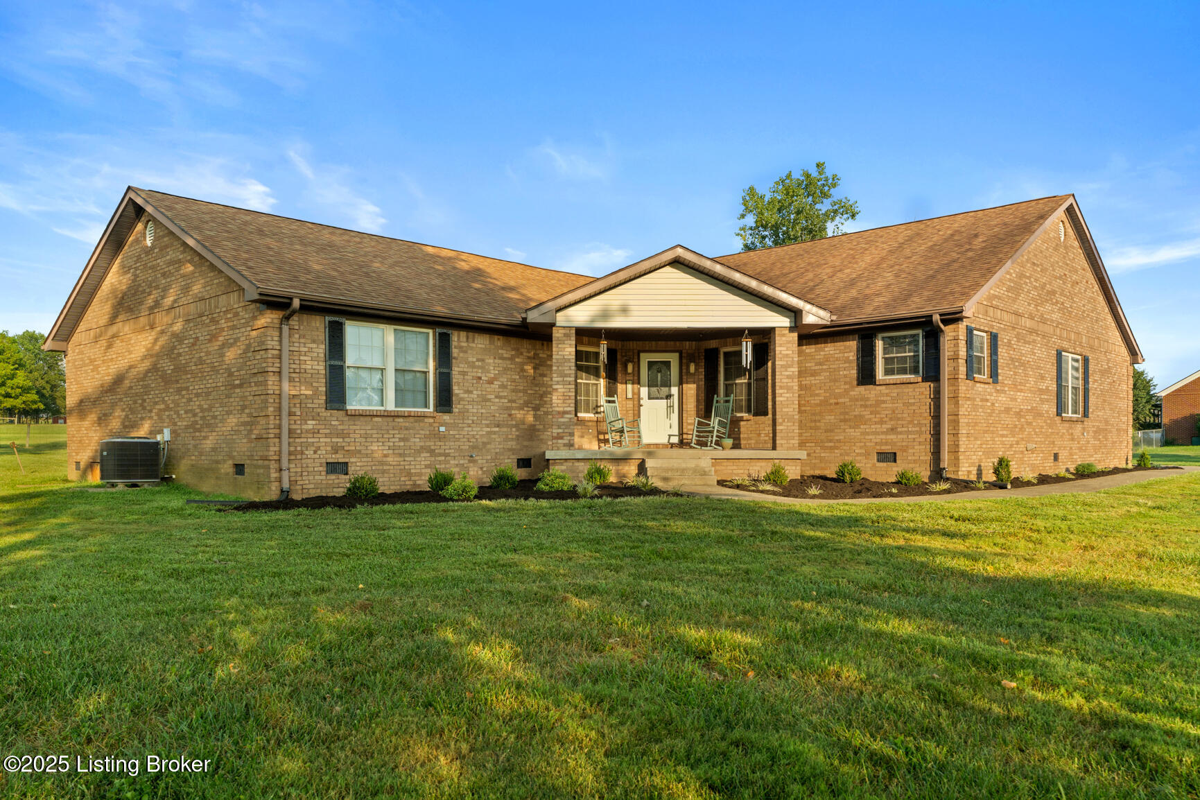 127 Man-O-War Dr Property Photo 1
