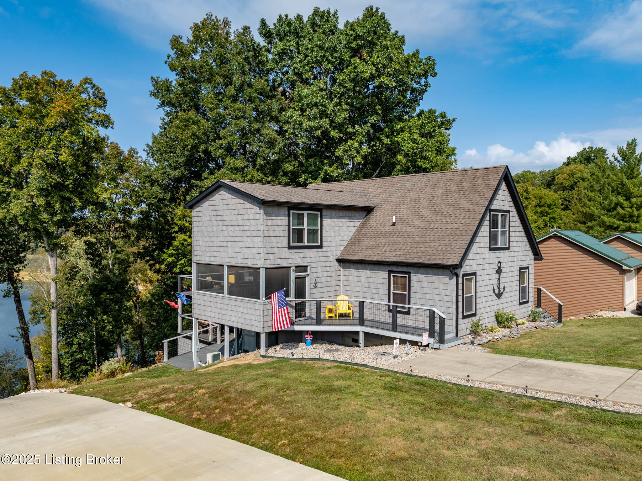 80 Meadowview Ln Property Photo 2