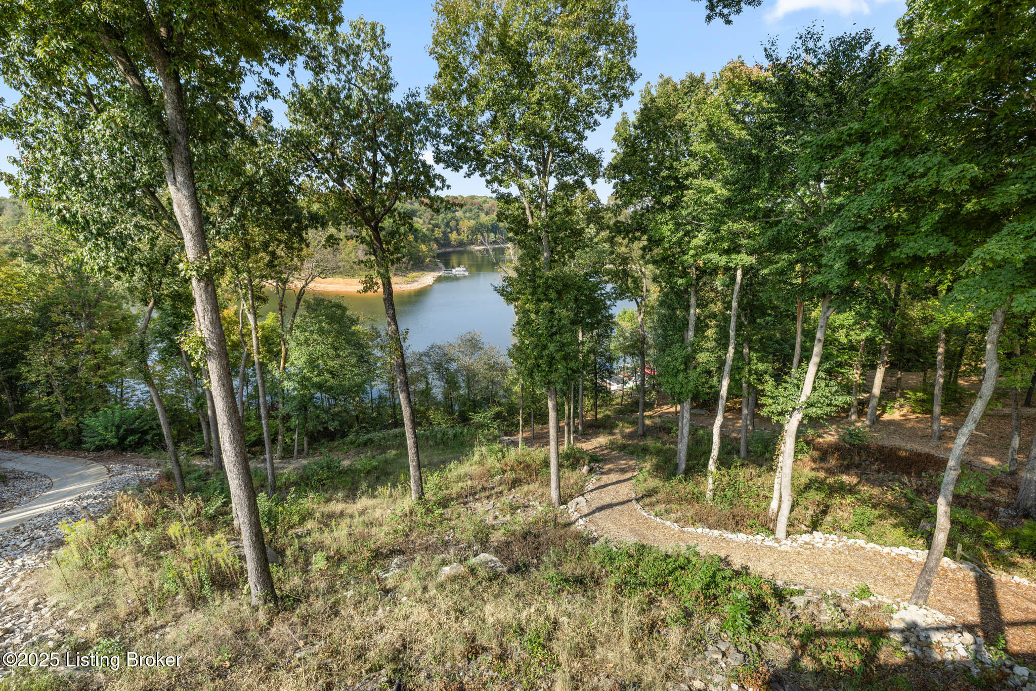 80 Meadowview Ln Property Photo 6