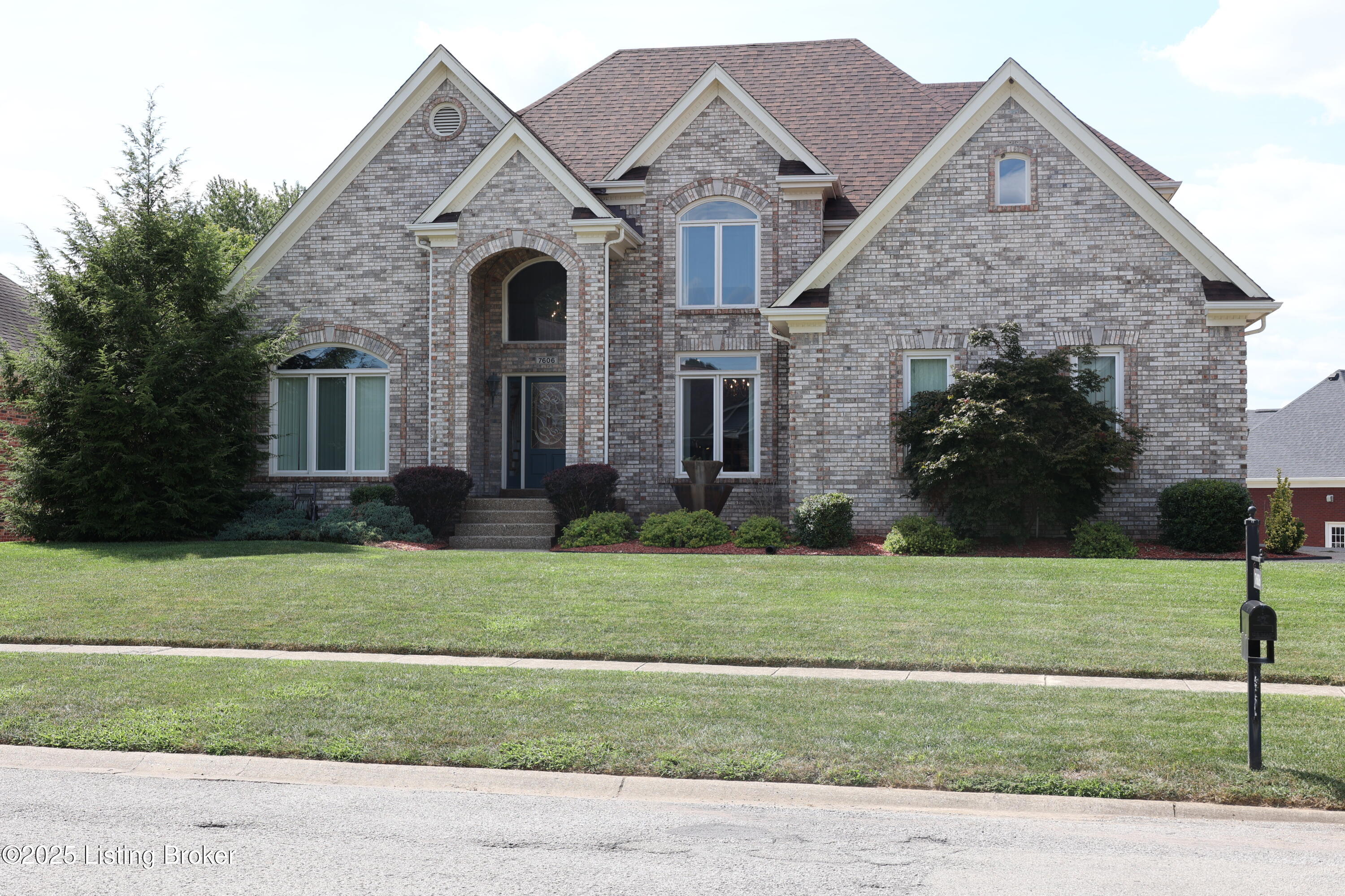 7606 Kendrick Crossing Ln Property Photo 1