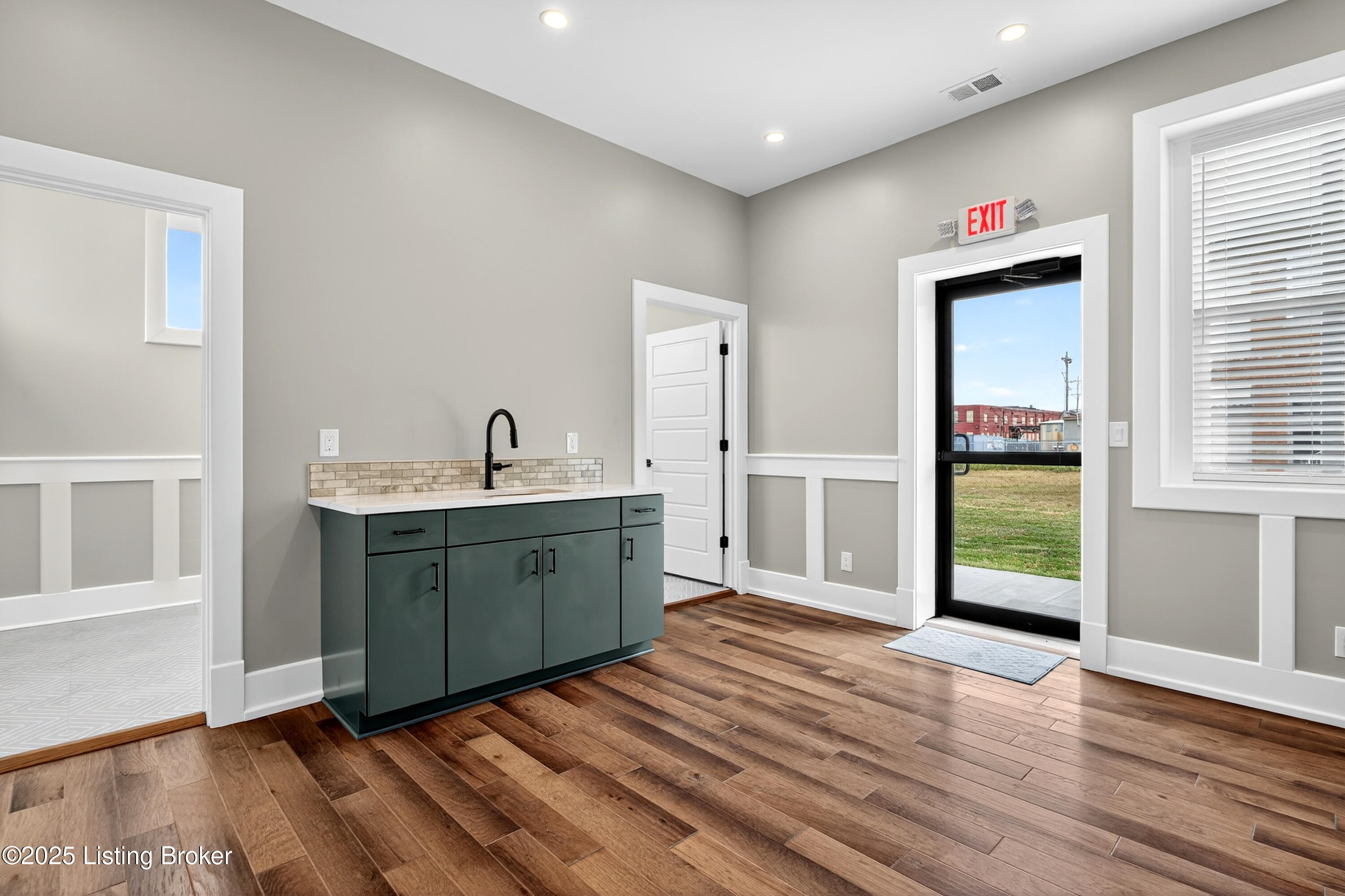 1529 W Market St Property Photo 8