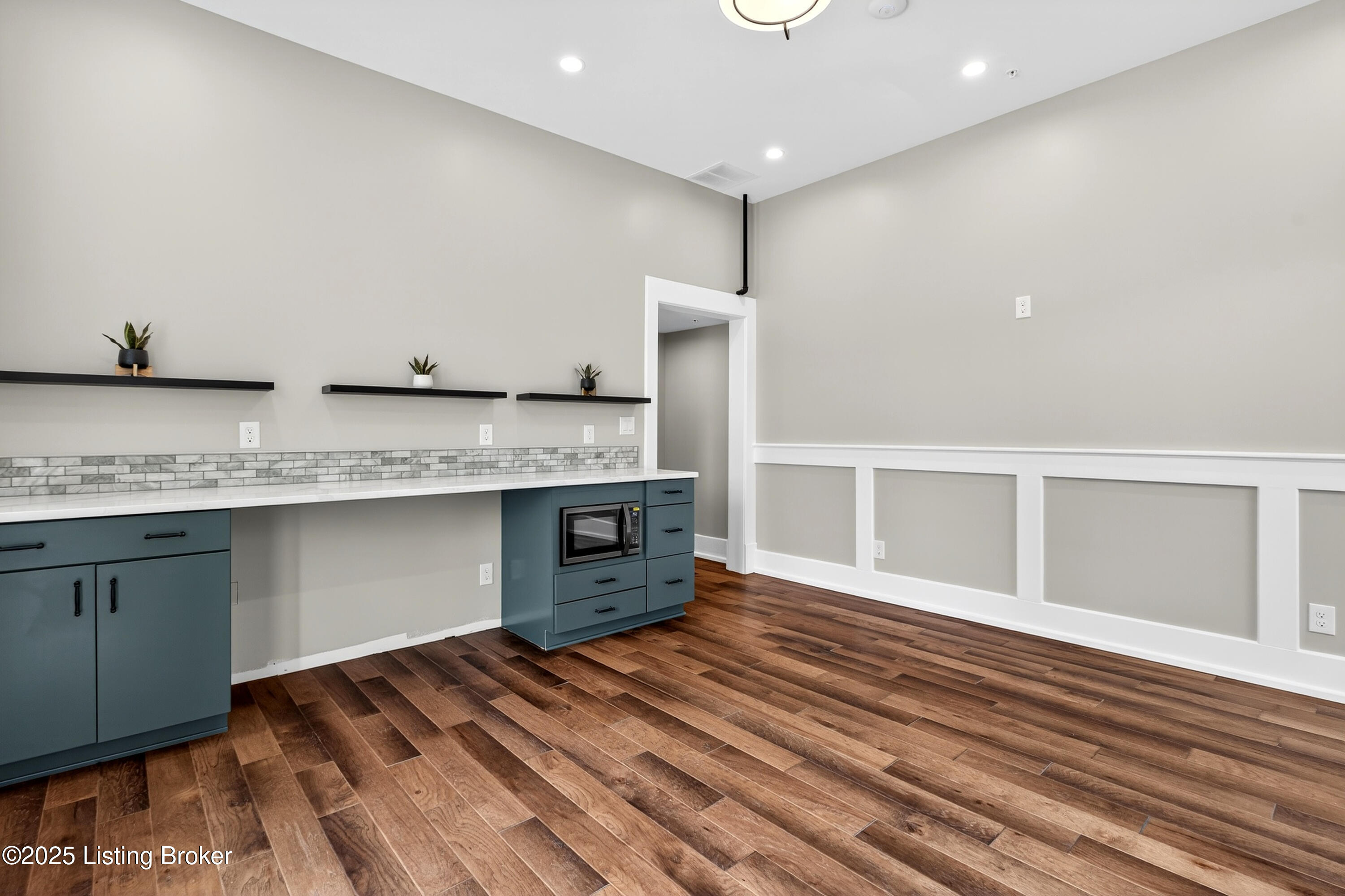 1529 W Market St Property Photo 9