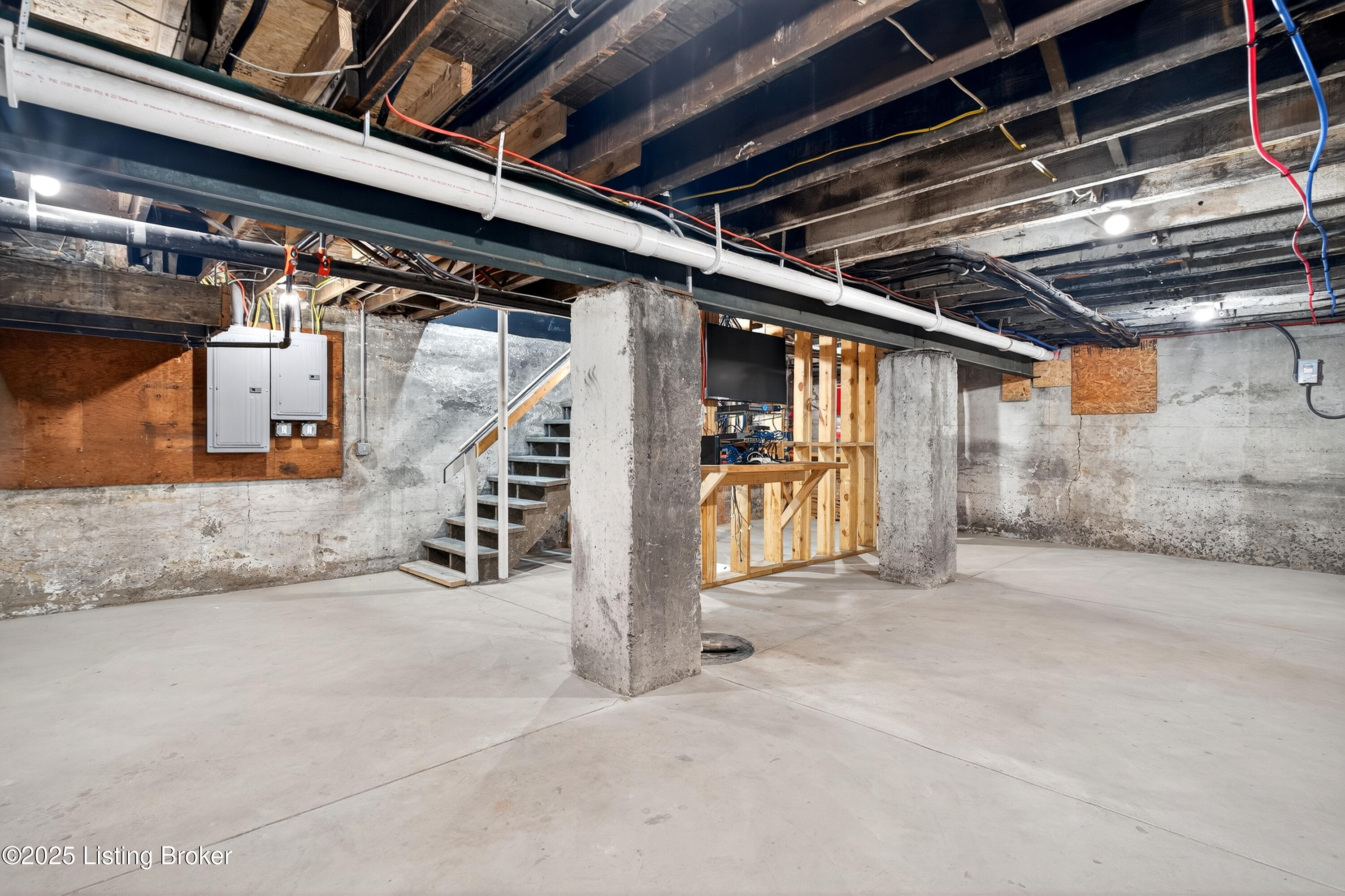1529 W Market St Property Photo 12