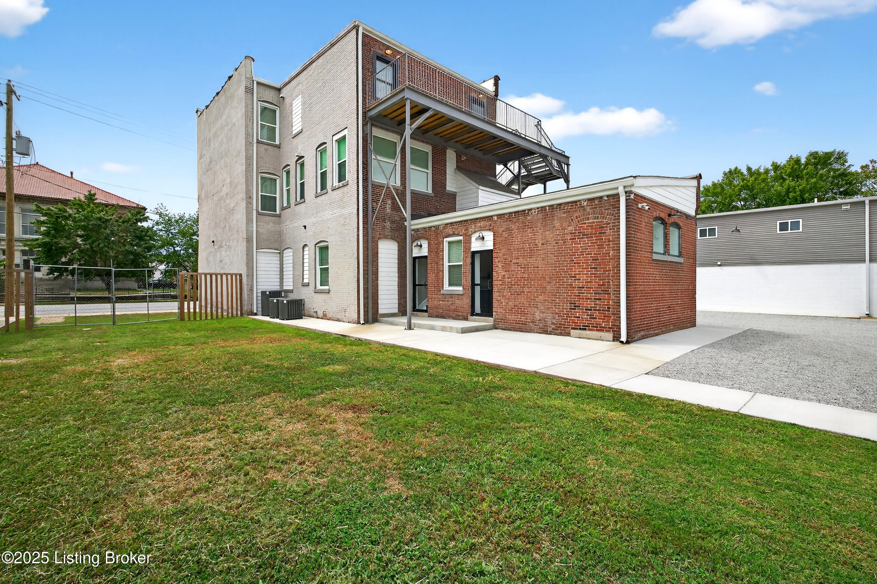 1529 W Market St Property Photo 19
