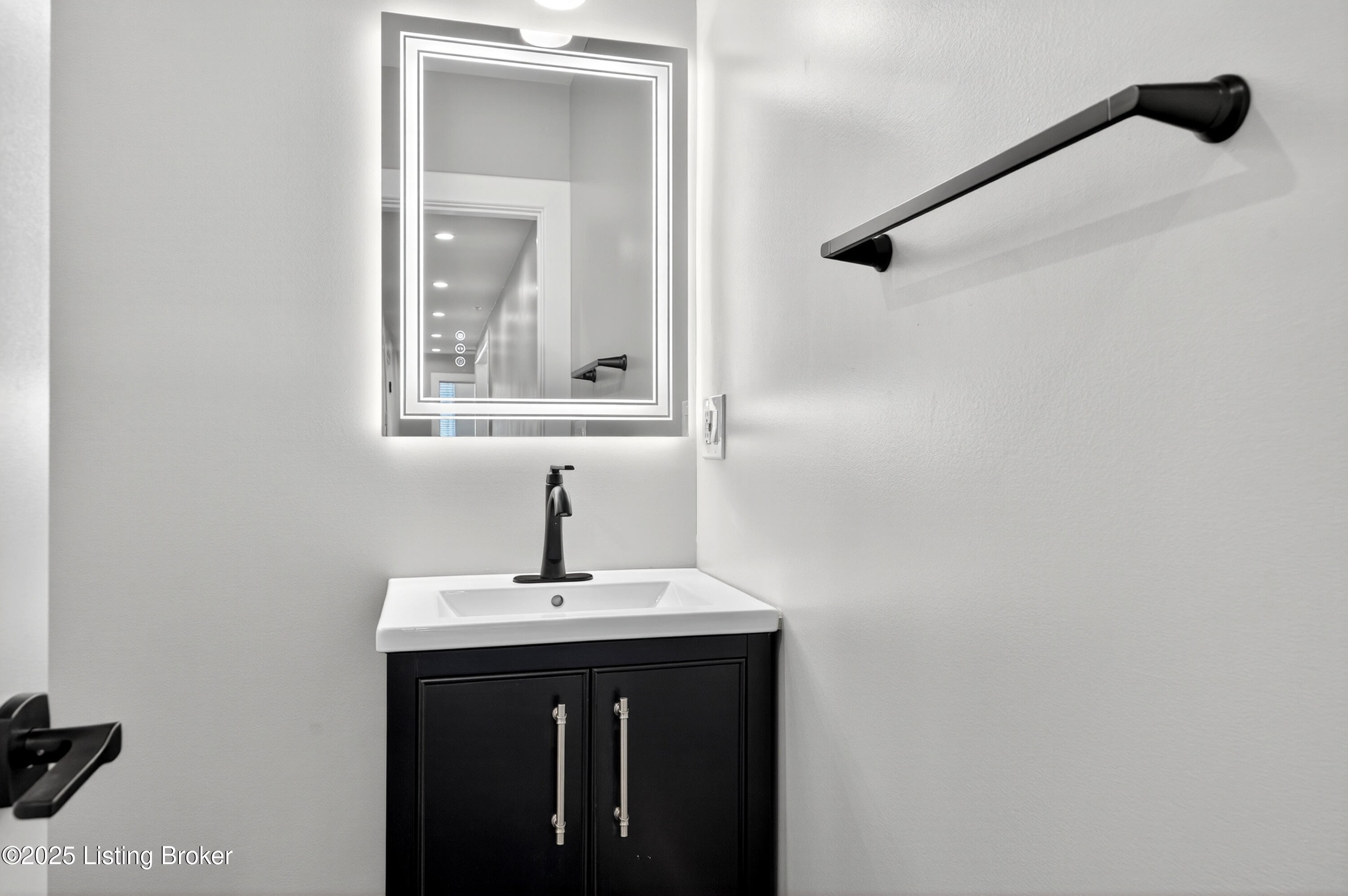 1529 W Market St Property Photo 32