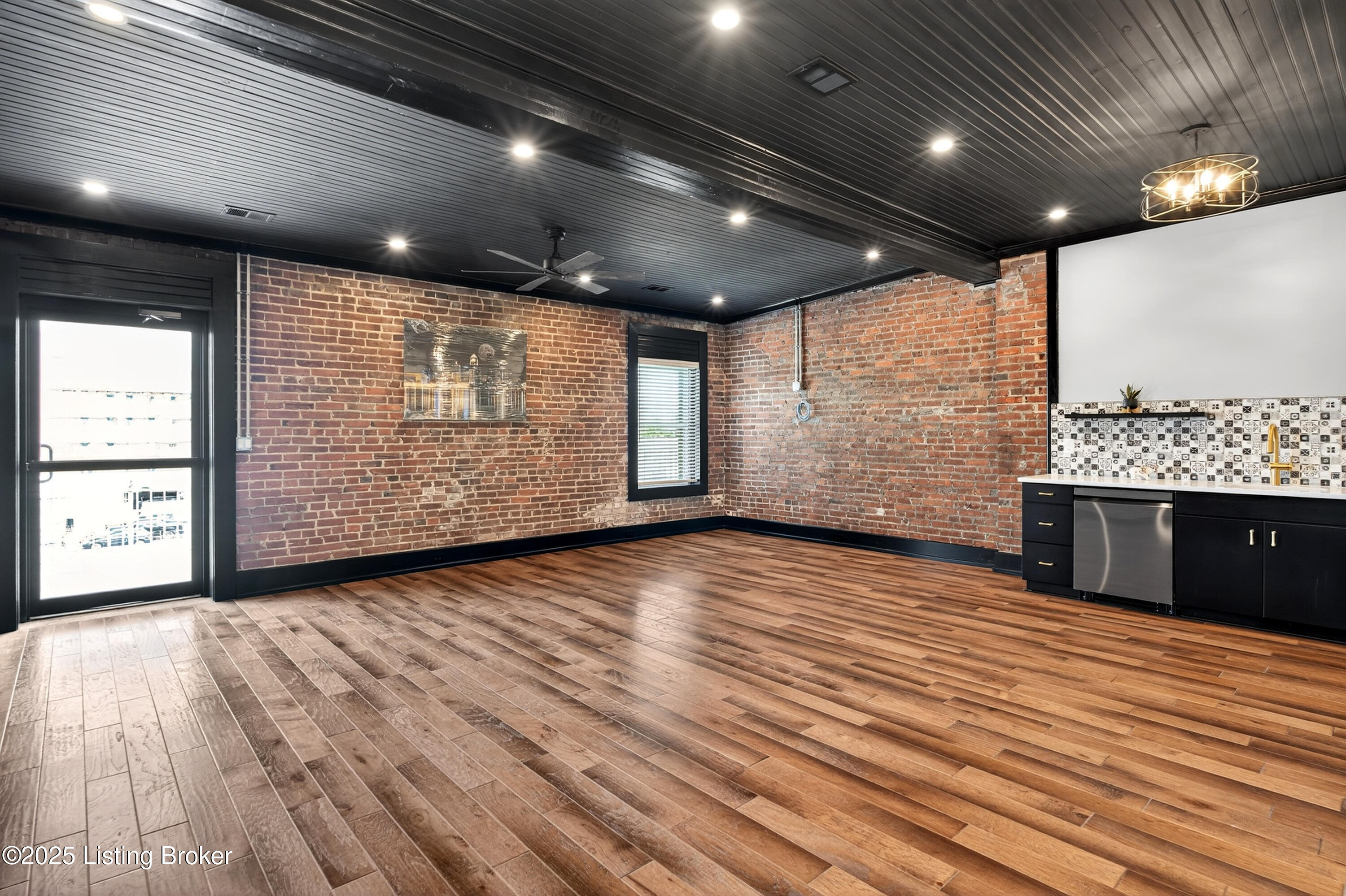 1529 W Market St Property Photo 39