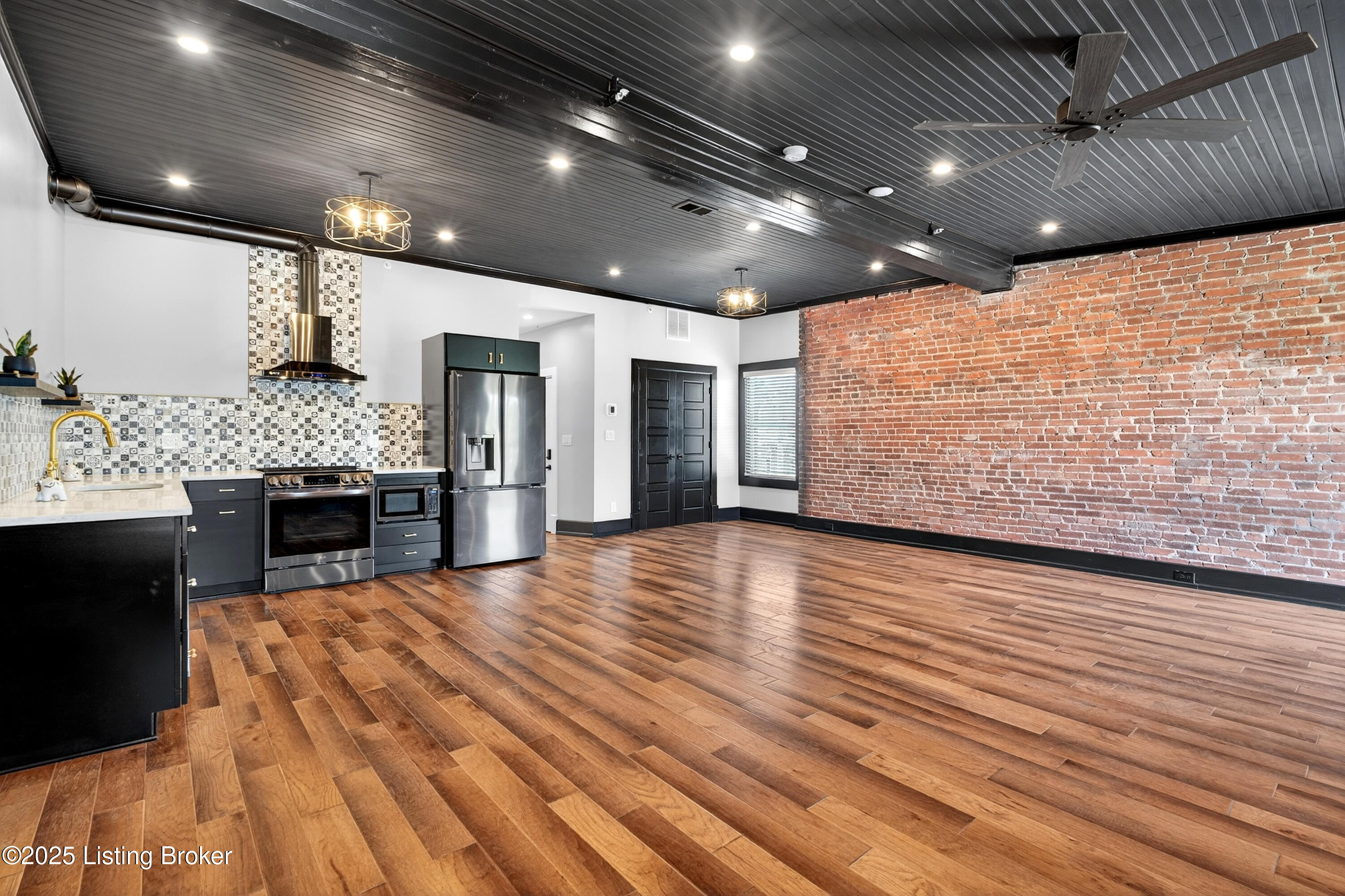 1529 W Market St Property Photo 42