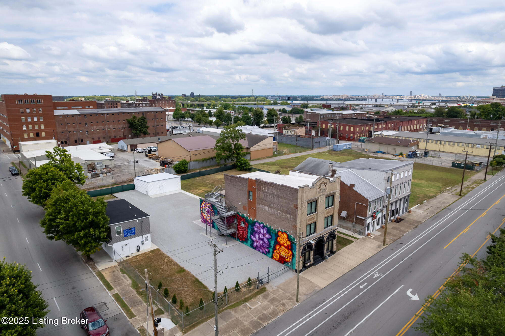 1529 W Market St Property Photo 79