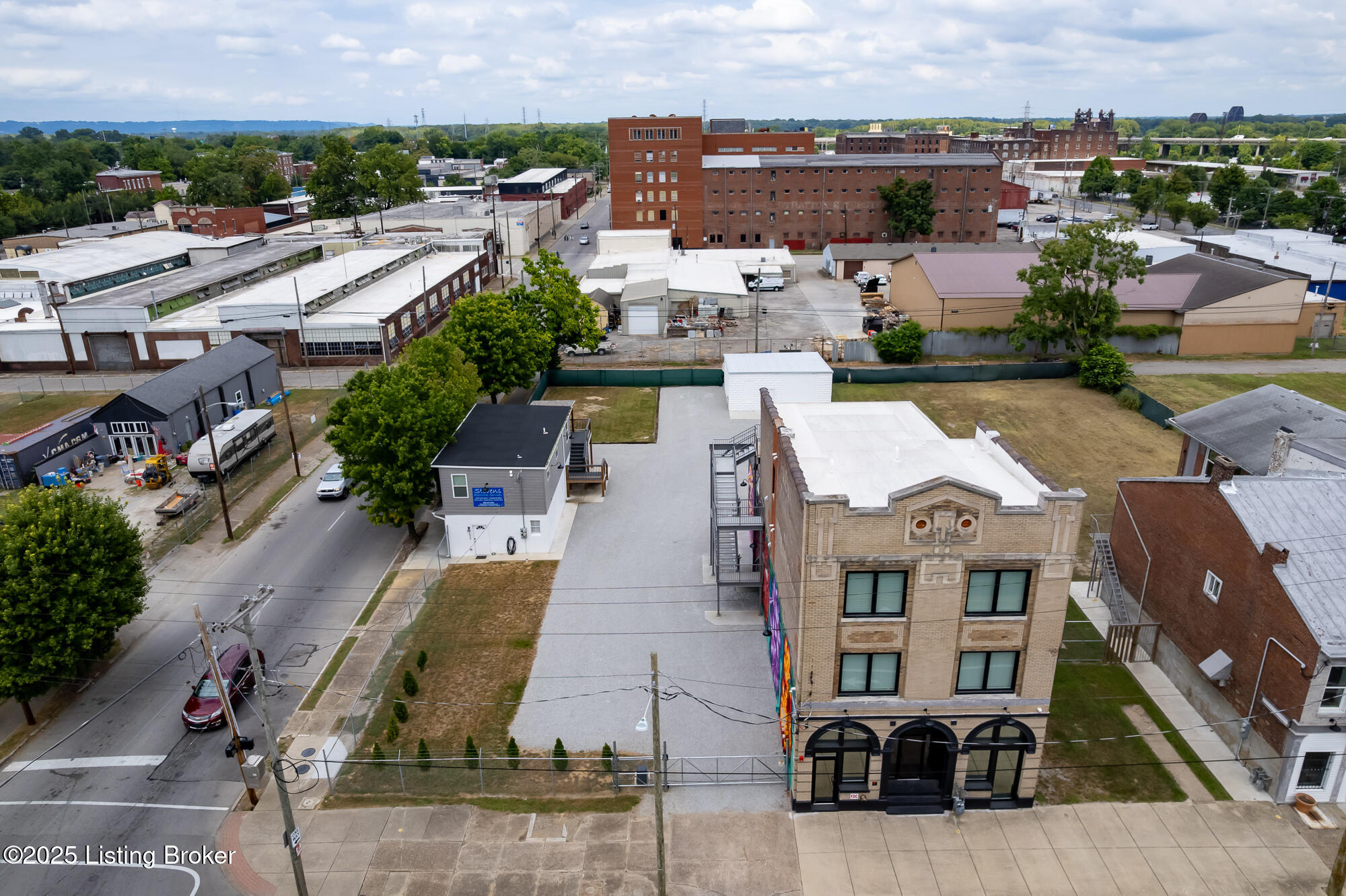 1529 W Market St Property Photo 80