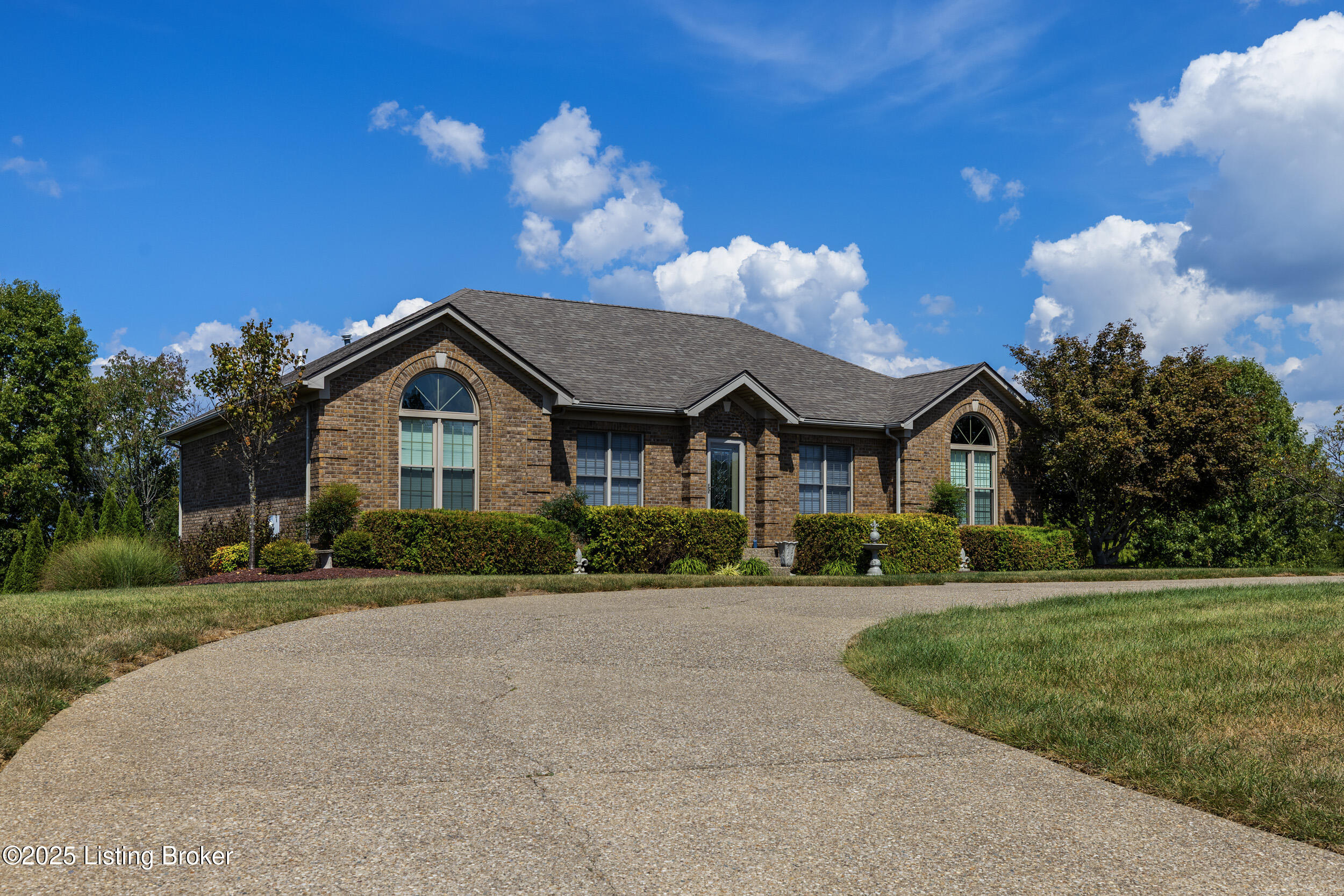 650 Foxmoore Dr