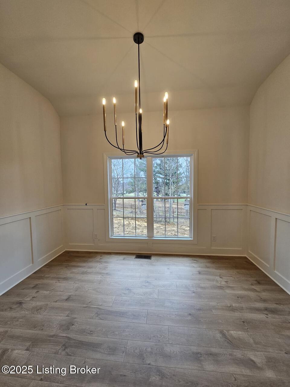 5000 Sycamore Woods Dr Property Photo 3