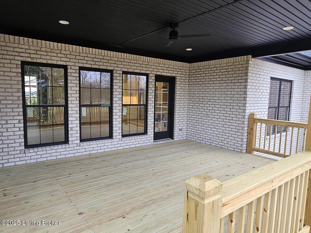 5000 Sycamore Woods Dr Property Photo 5