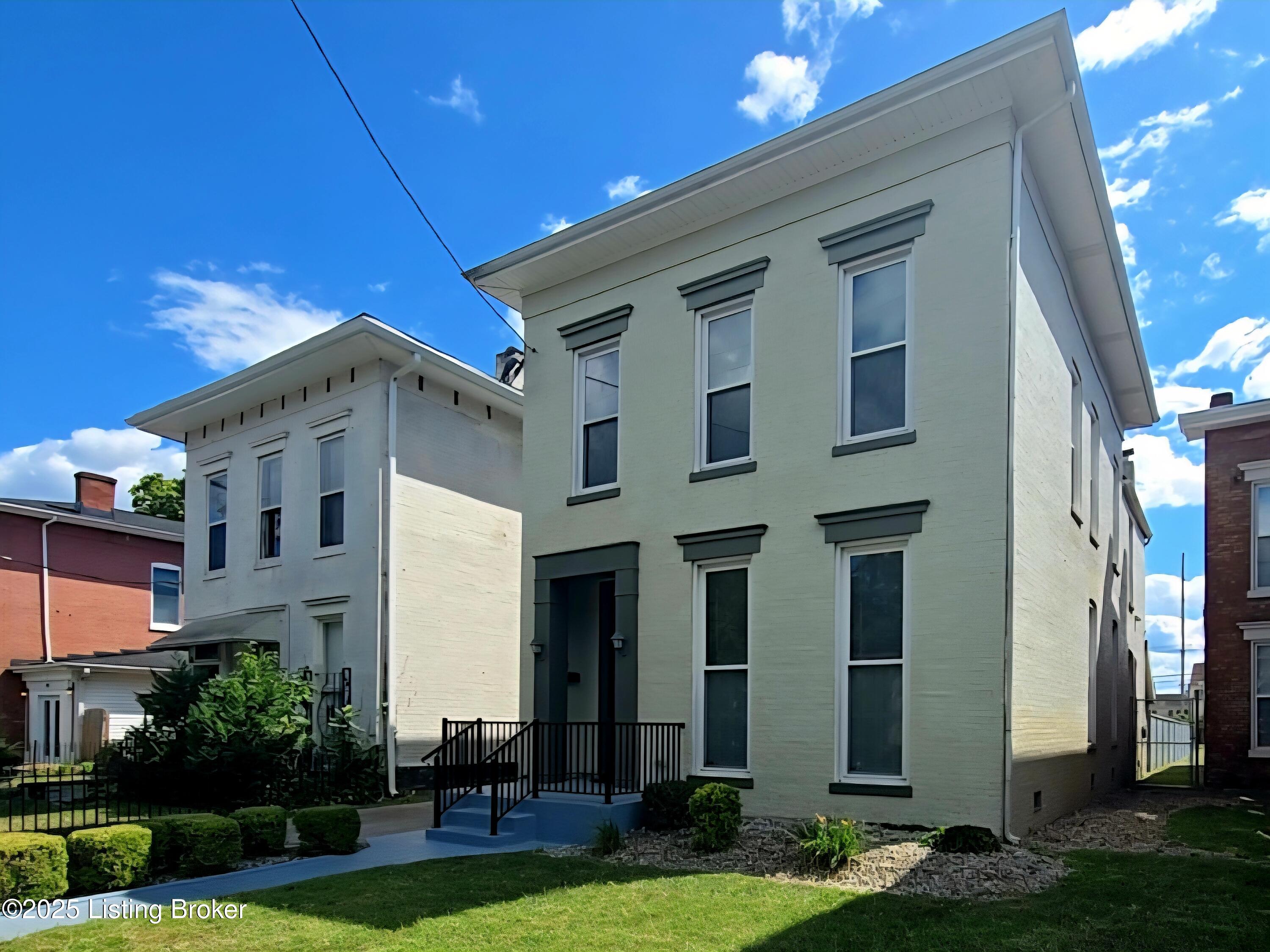 1516 W Chestnut St Property Photo 2