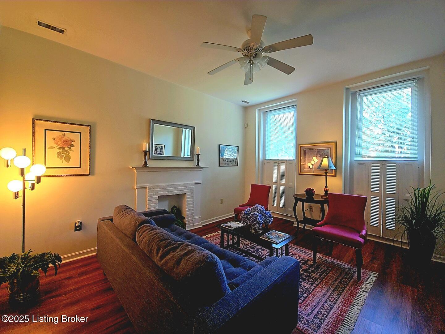 1516 W Chestnut St Property Photo 8