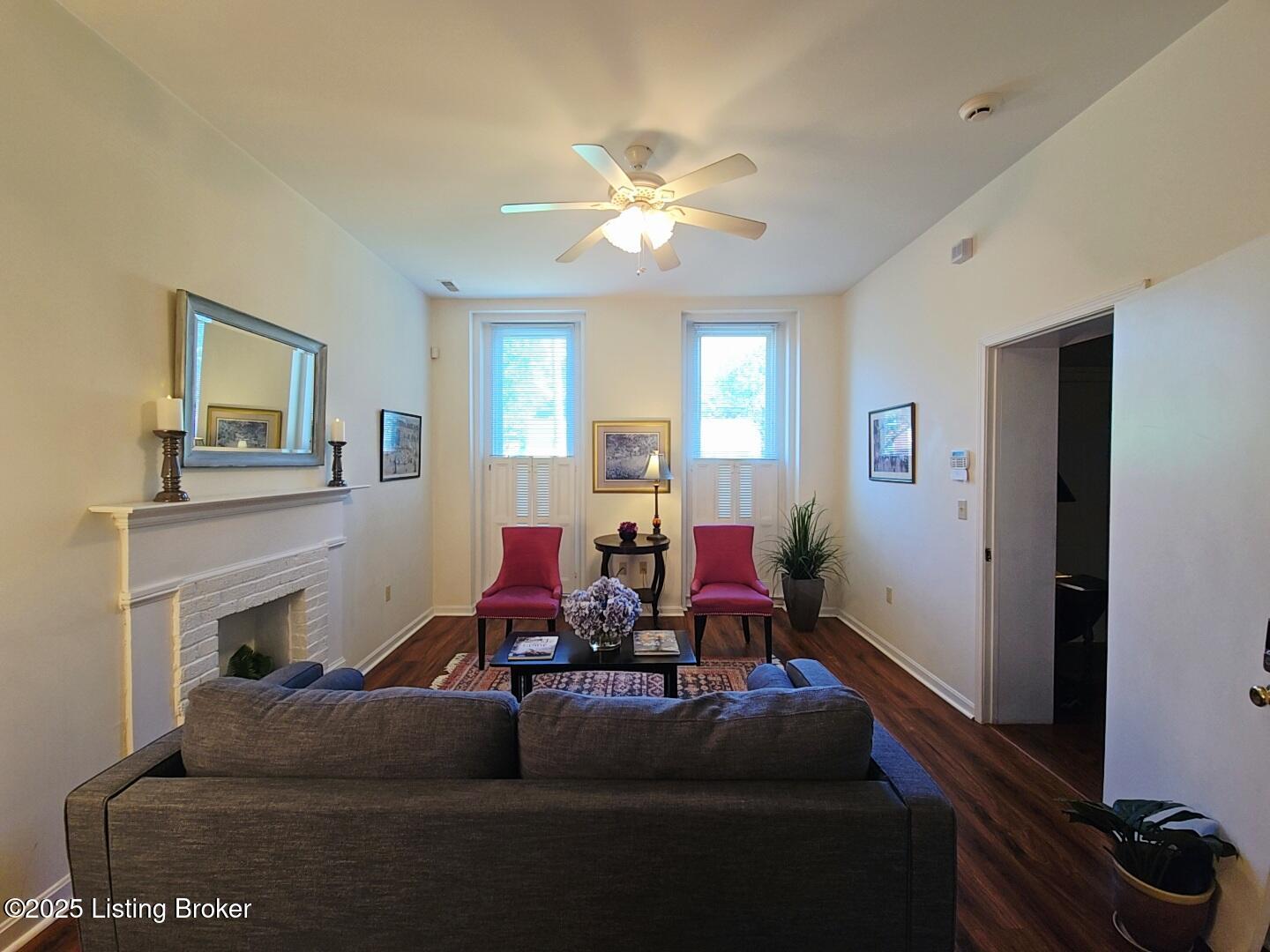 1516 W Chestnut St Property Photo 9