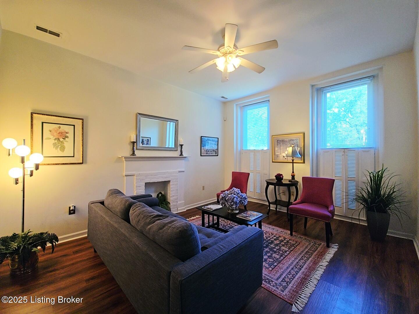 1516 W Chestnut St Property Photo 11