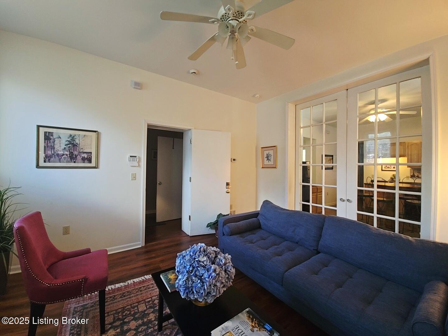 1516 W Chestnut St Property Photo 12
