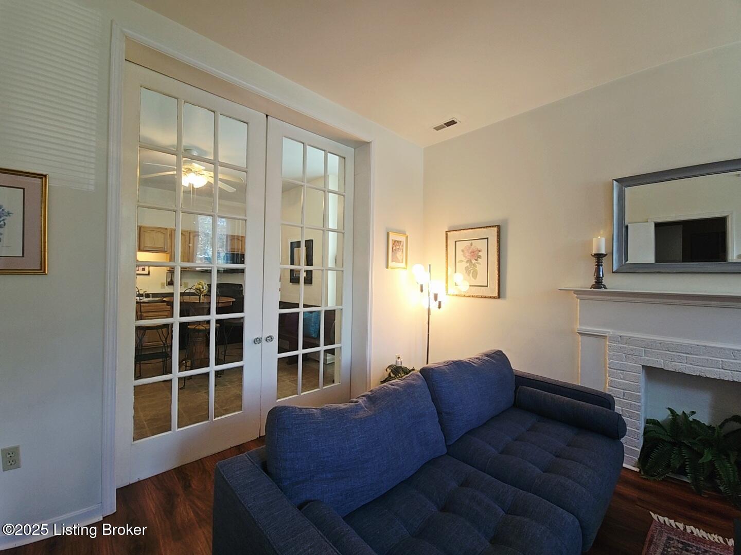 1516 W Chestnut St Property Photo 13