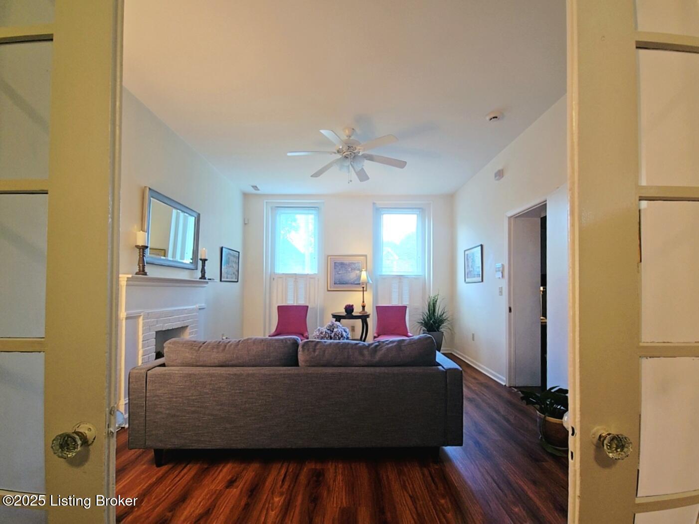 1516 W Chestnut St Property Photo 15