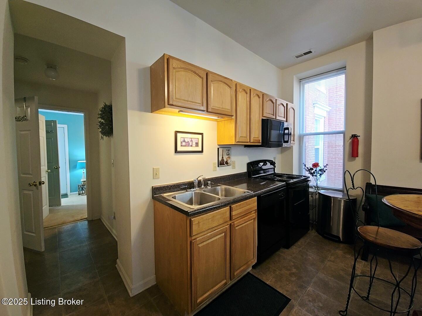 1516 W Chestnut St Property Photo 20