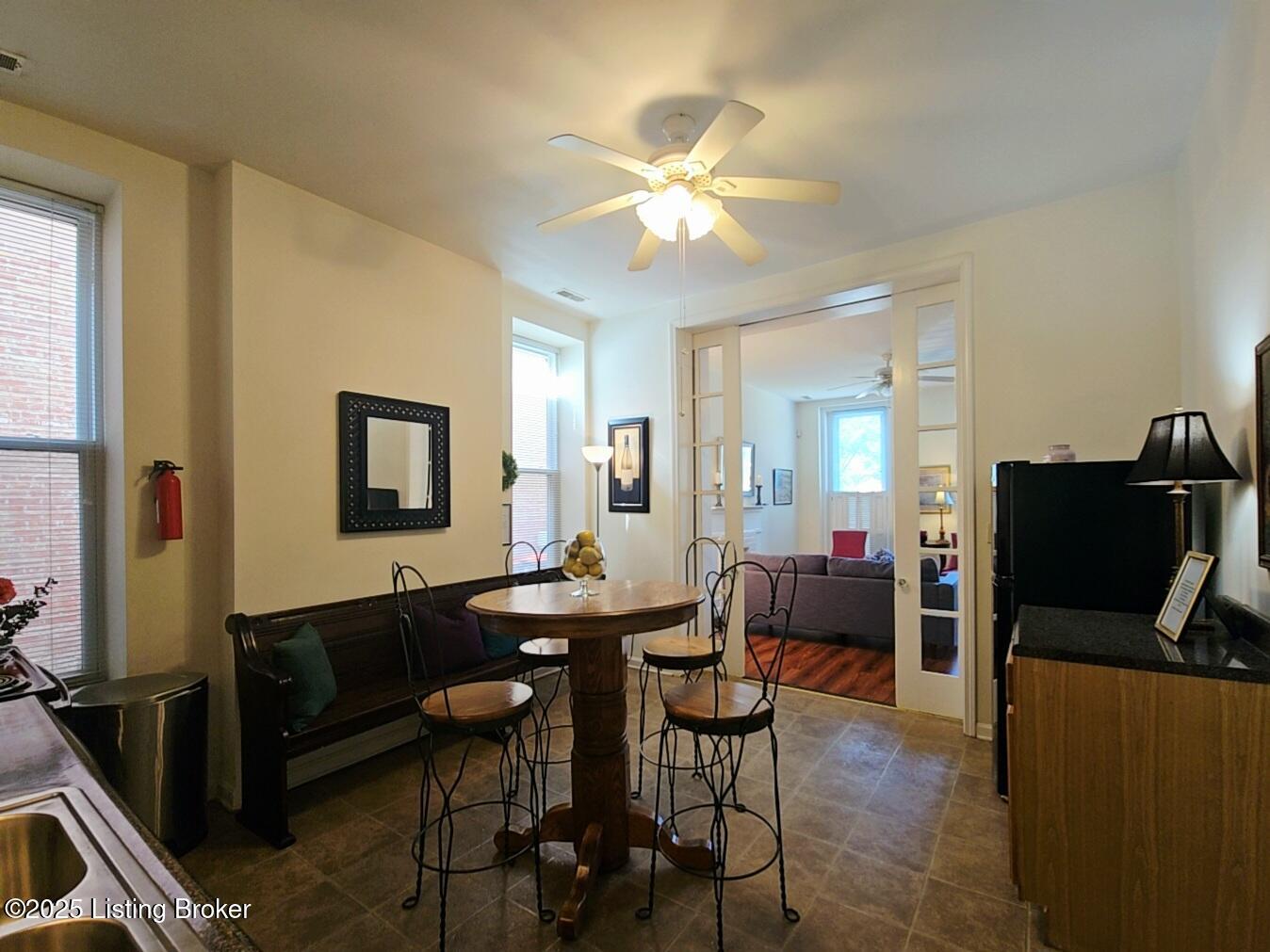 1516 W Chestnut St Property Photo 24