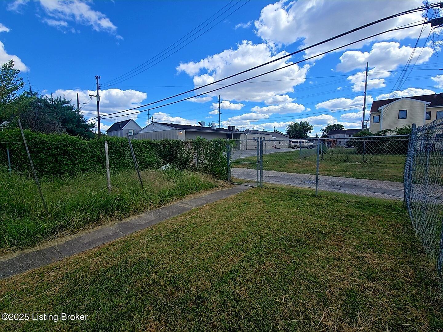 1516 W Chestnut St Property Photo 62