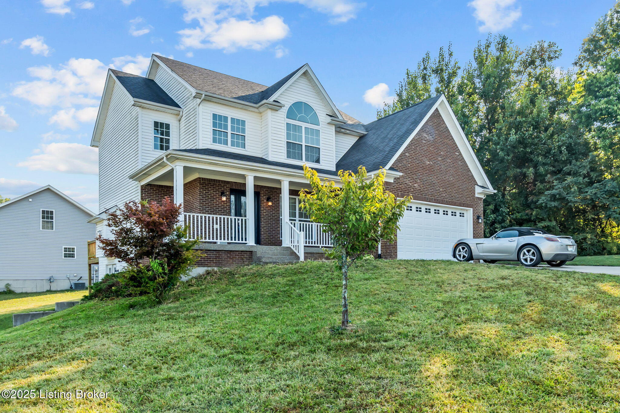 605 Oak Leaf Dr Property Photo 1