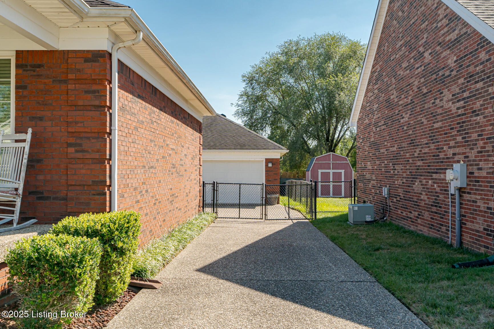 6912 Day Break Ct Property Photo 4