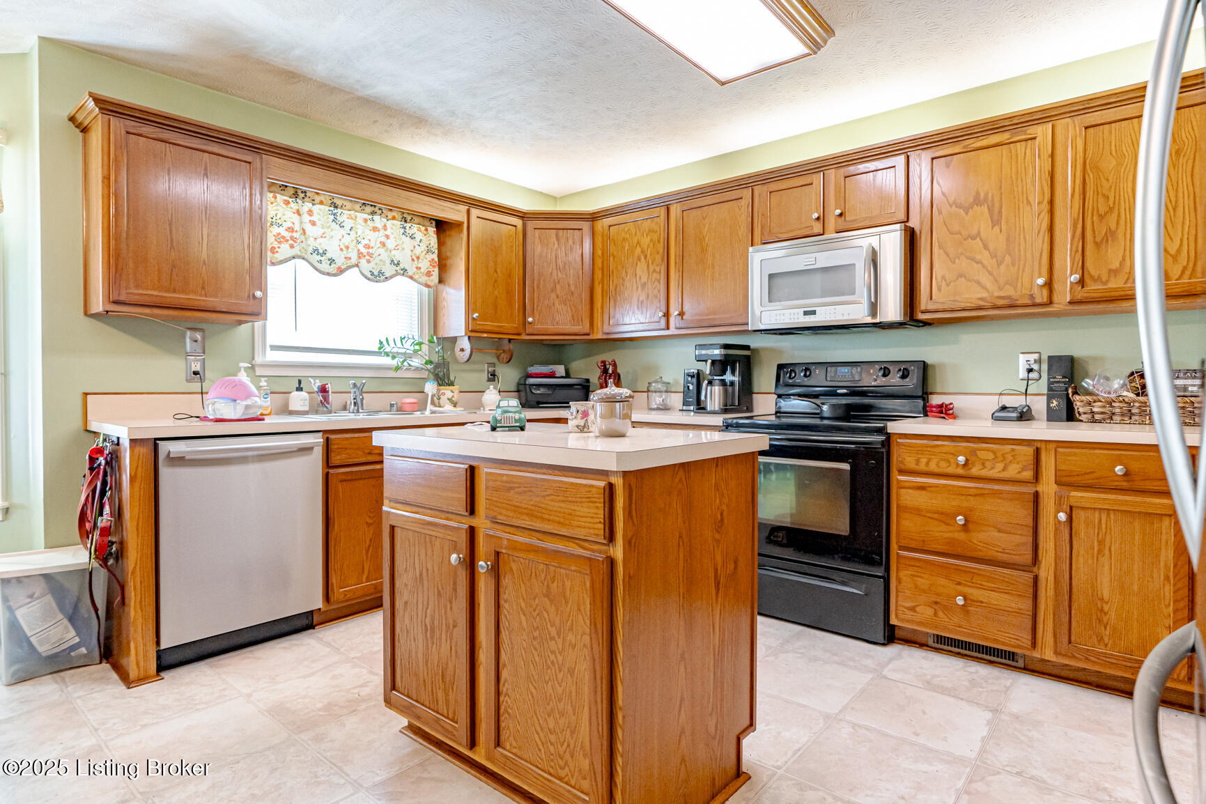 6912 Day Break Ct Property Photo 18