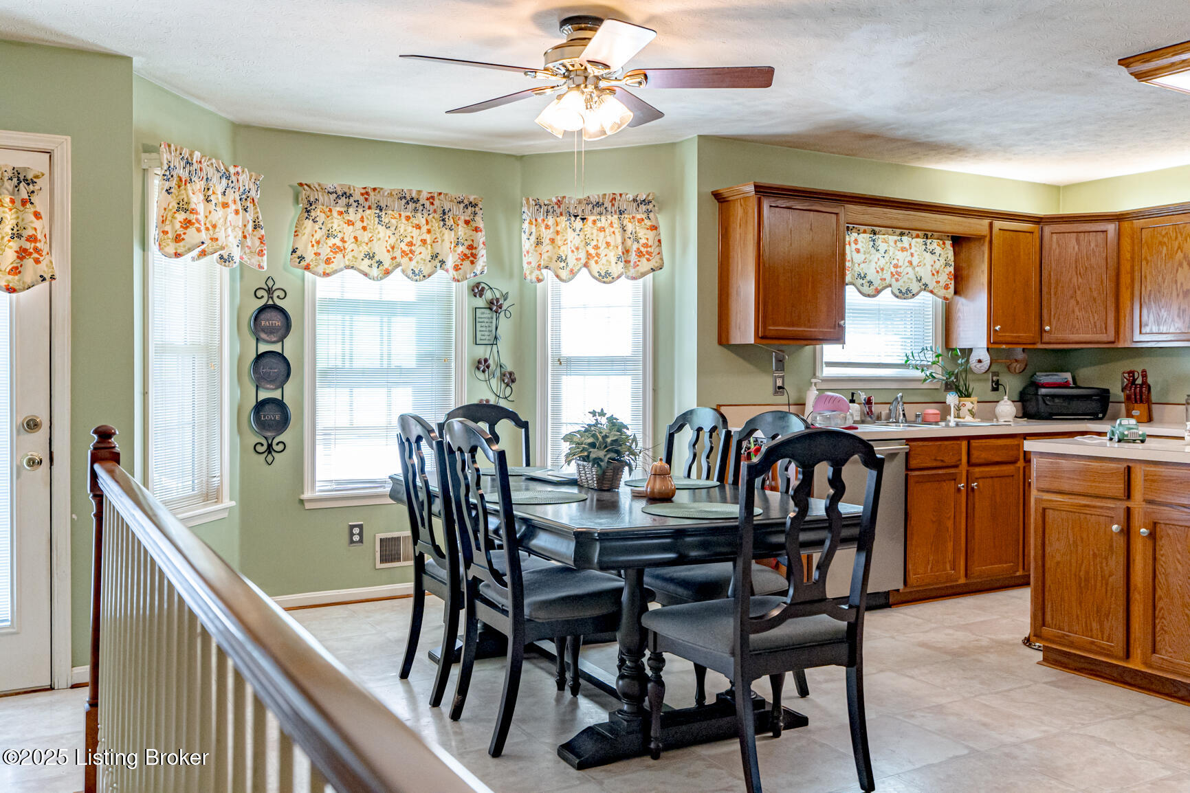 6912 Day Break Ct Property Photo 22