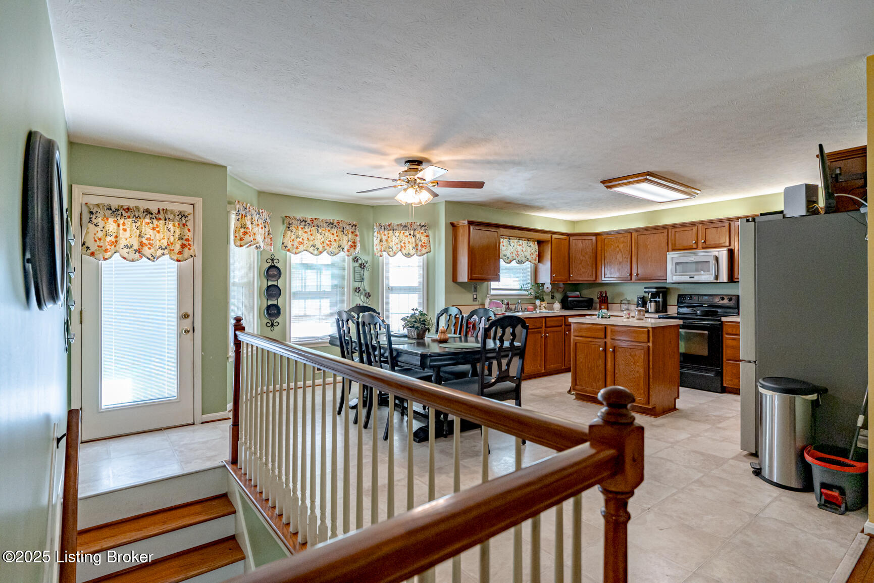6912 Day Break Ct Property Photo 23