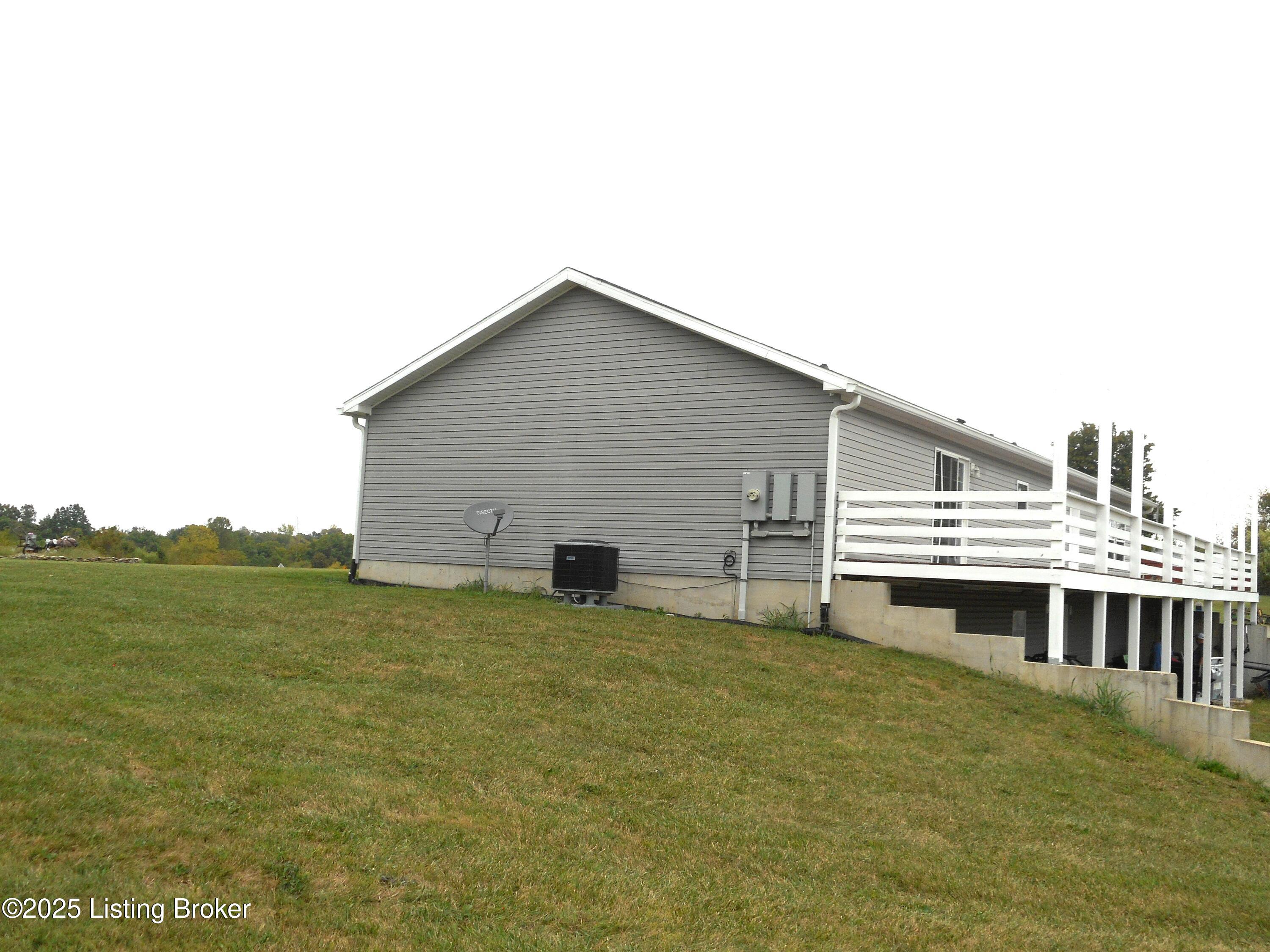 2608 Hickory Ridge Rd Property Photo 4