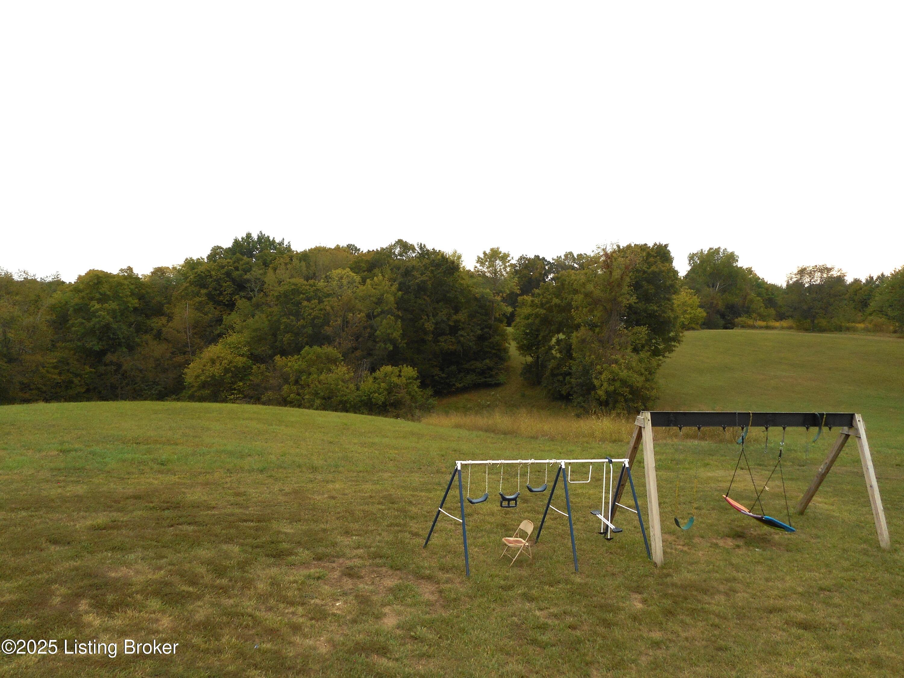 2608 Hickory Ridge Rd Property Photo 8