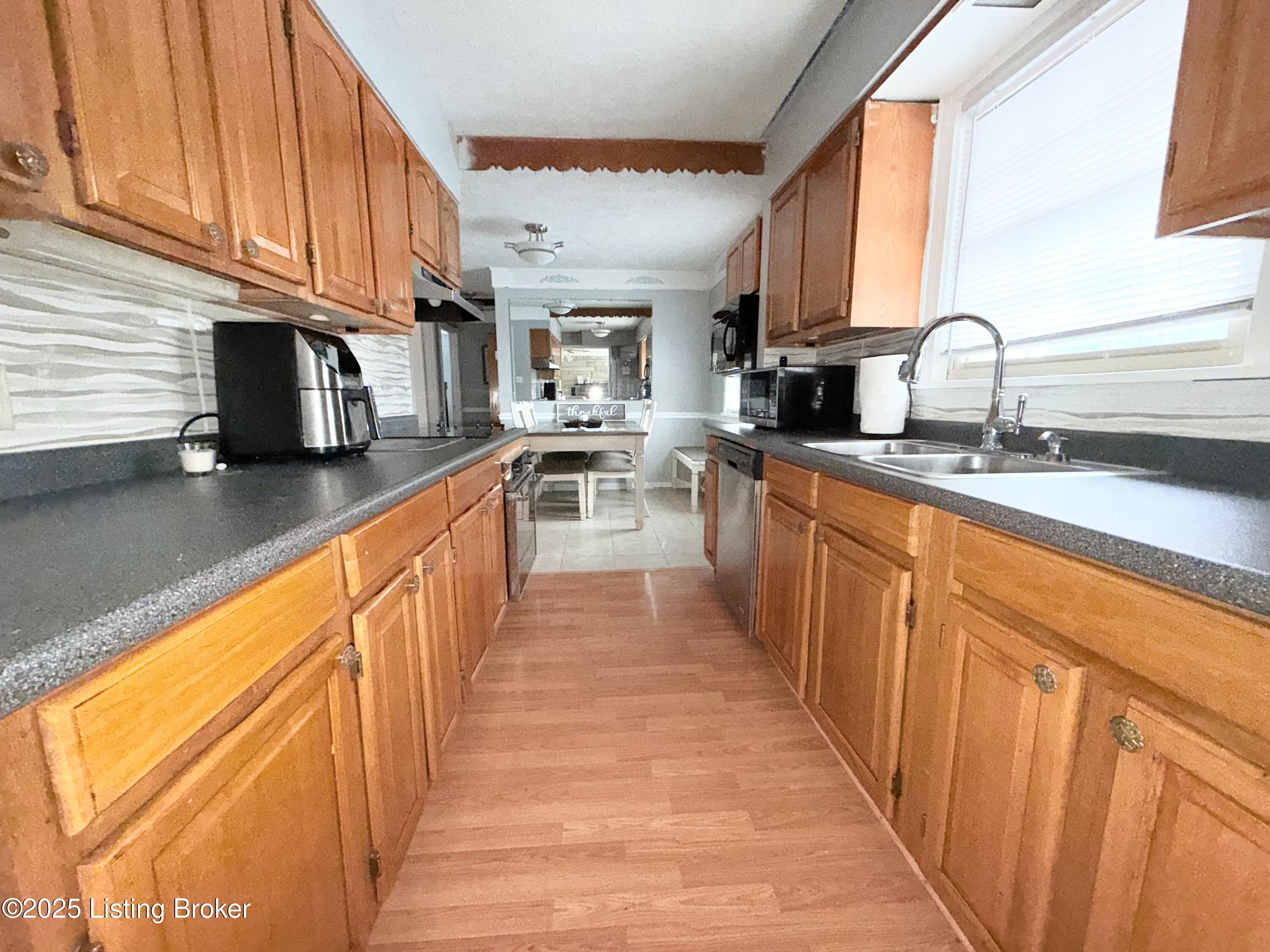 6863 E Hwy 44 Property Photo 9