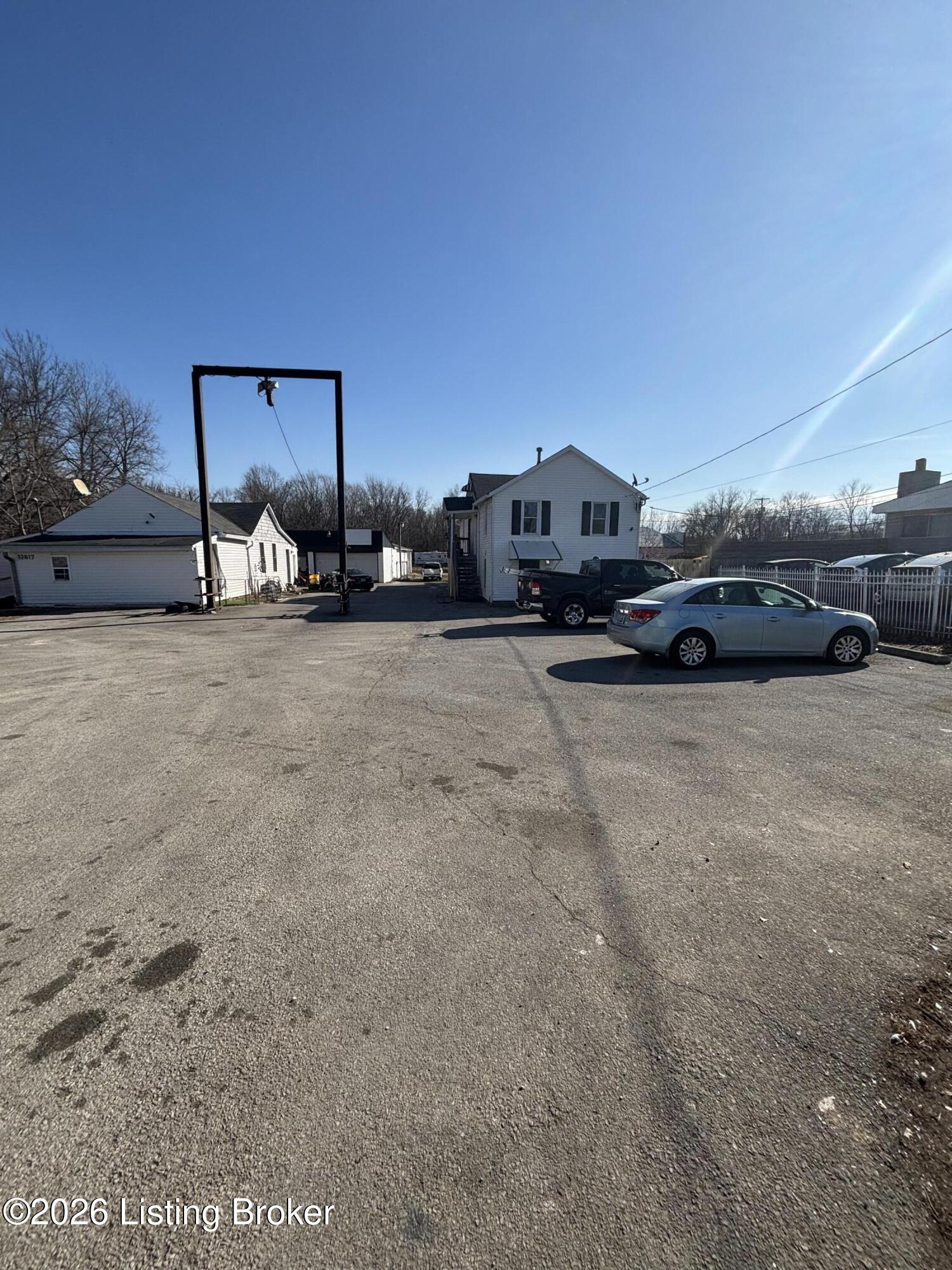 12819 Dixie Hwy Property Photo 9
