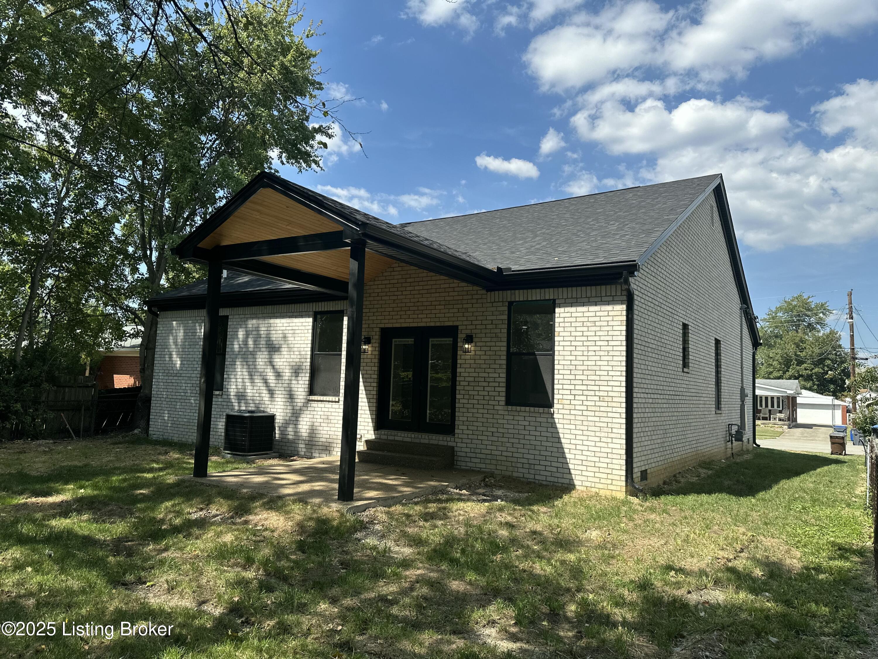 5703 Spicewood Ln Property Photo 4