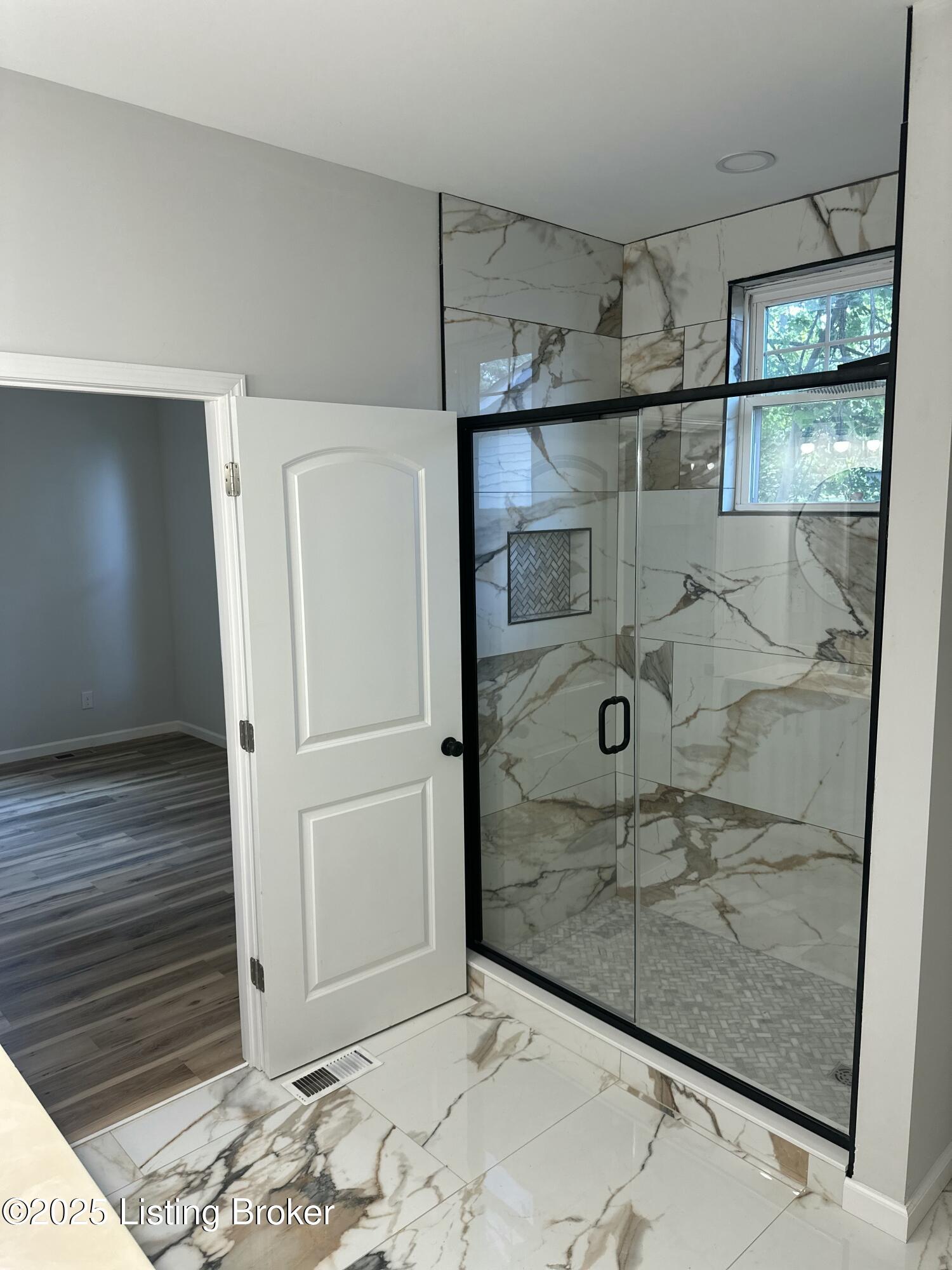 5703 Spicewood Ln Property Photo 8