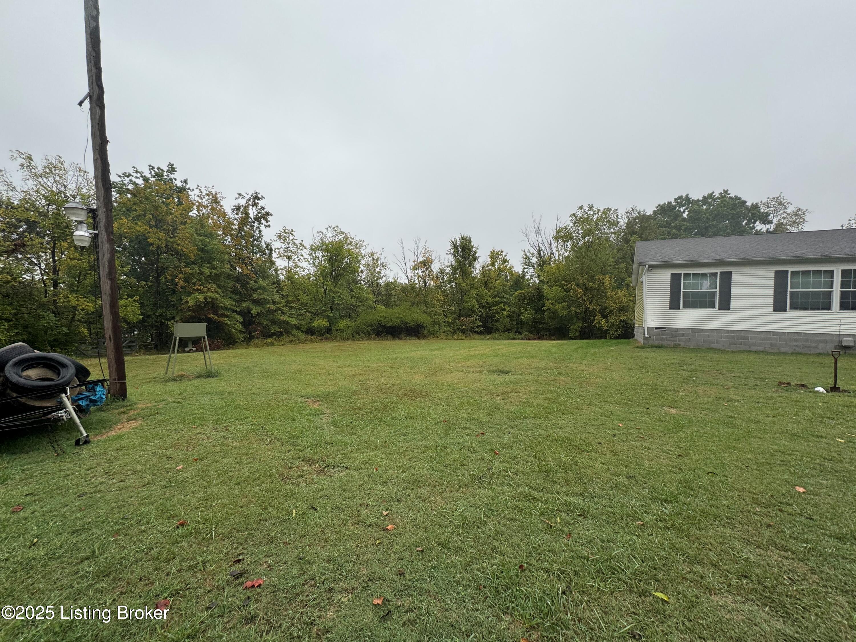 407 Maple Ct Property Photo 3