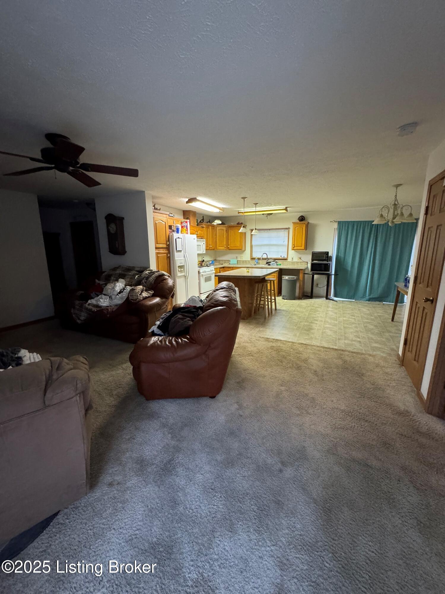 407 Maple Ct Property Photo 6